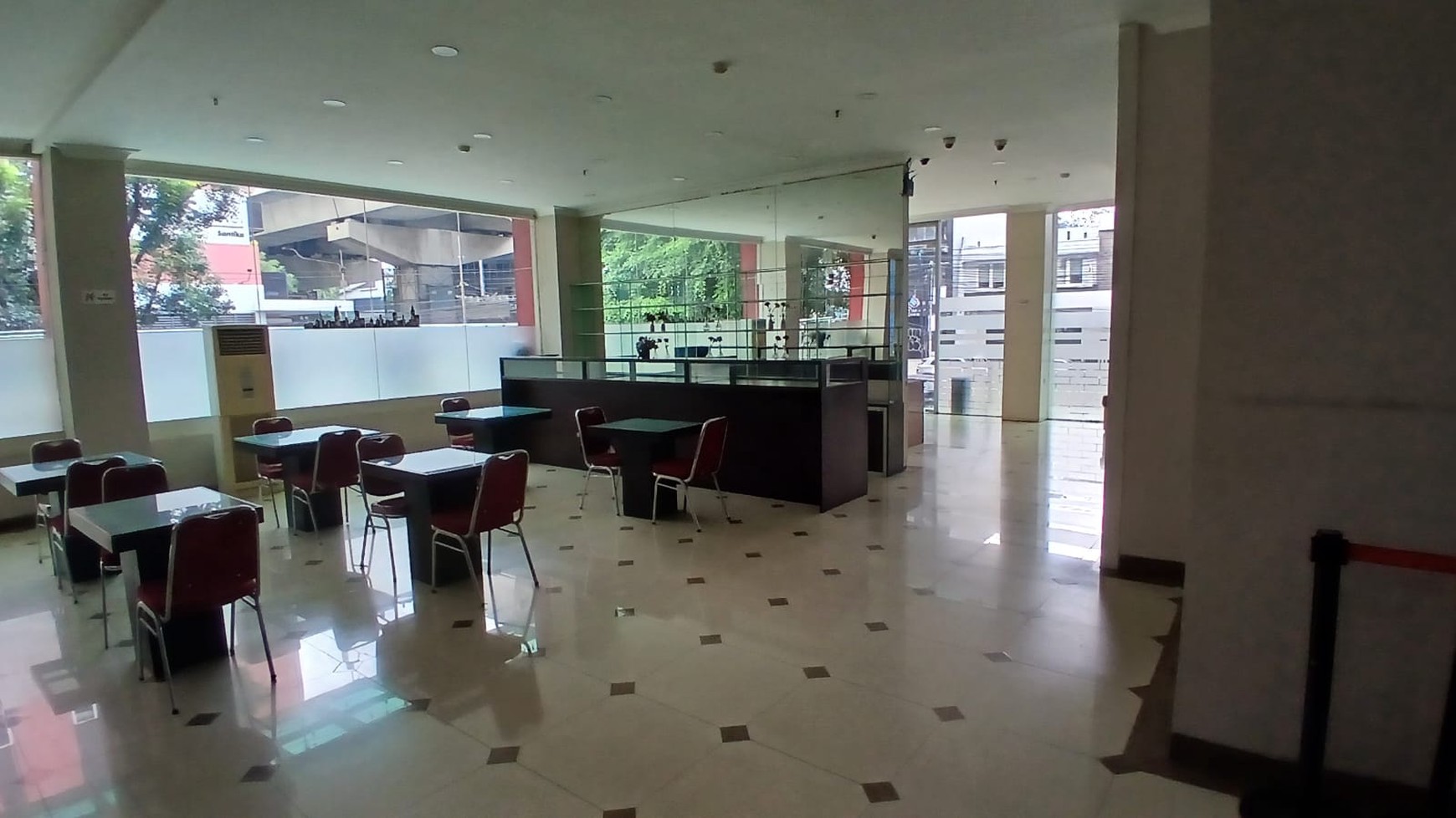 Ruang Usaha yg Strategis di Panglima Polim, Jakarta Selatan dekat Blok M cocok untuk usaha Restoran
