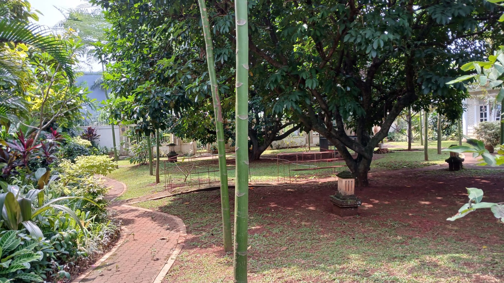 DIJUAL TANAH STRATEGIS DI CIRENDEU, Bentuk Kotak, dekat ke Jalan Raya Pd Cabe