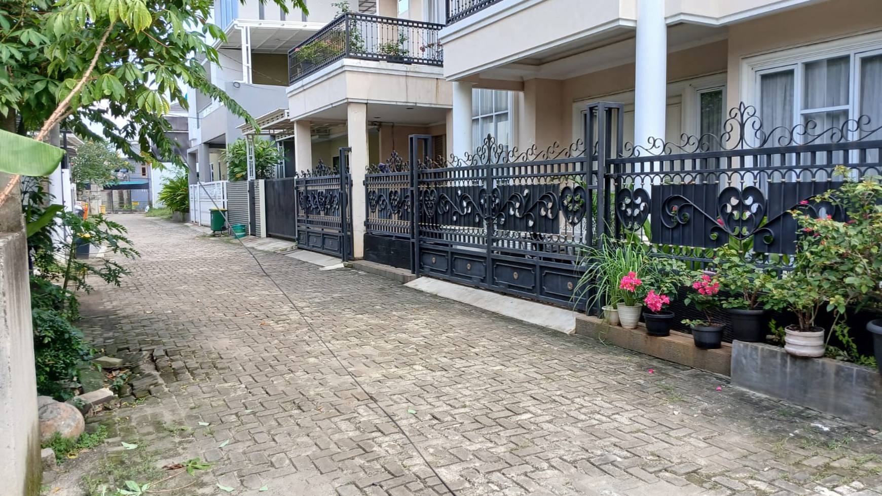 DIJUAL TANAH STRATEGIS DI CIRENDEU, Bentuk Kotak, dekat ke Jalan Raya Pd Cabe