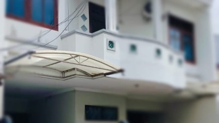 Dijual Cepat Rumah Bagus 2 lantai siap huni di Kebraon wiyung surabaya