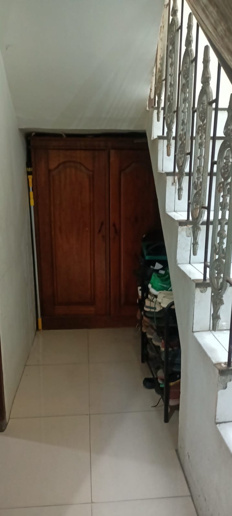 Dijual Cepat Rumah Bagus 2 lantai siap huni di Kebraon wiyung surabaya