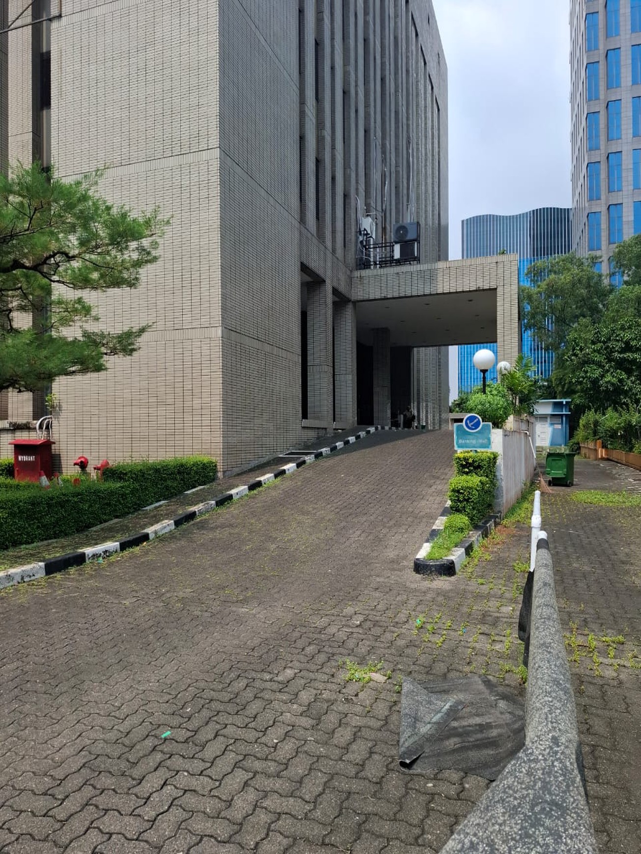 Di Sewakan Gedung Perkantoran lokasi di Jl. Kebon Sirih Raya Menteng - Jakarta Pusat