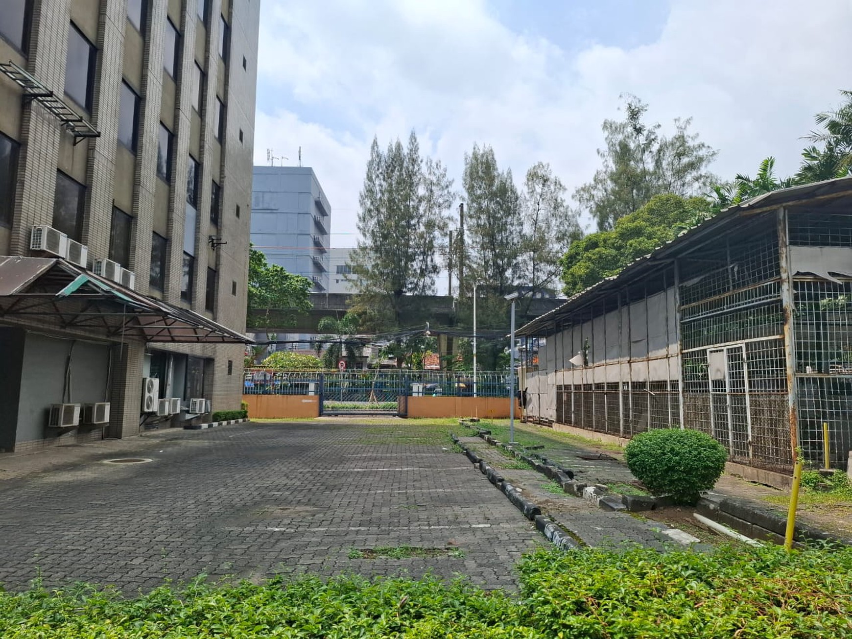 Di Sewakan Gedung Perkantoran lokasi di Jl. Kebon Sirih Raya Menteng - Jakarta Pusat