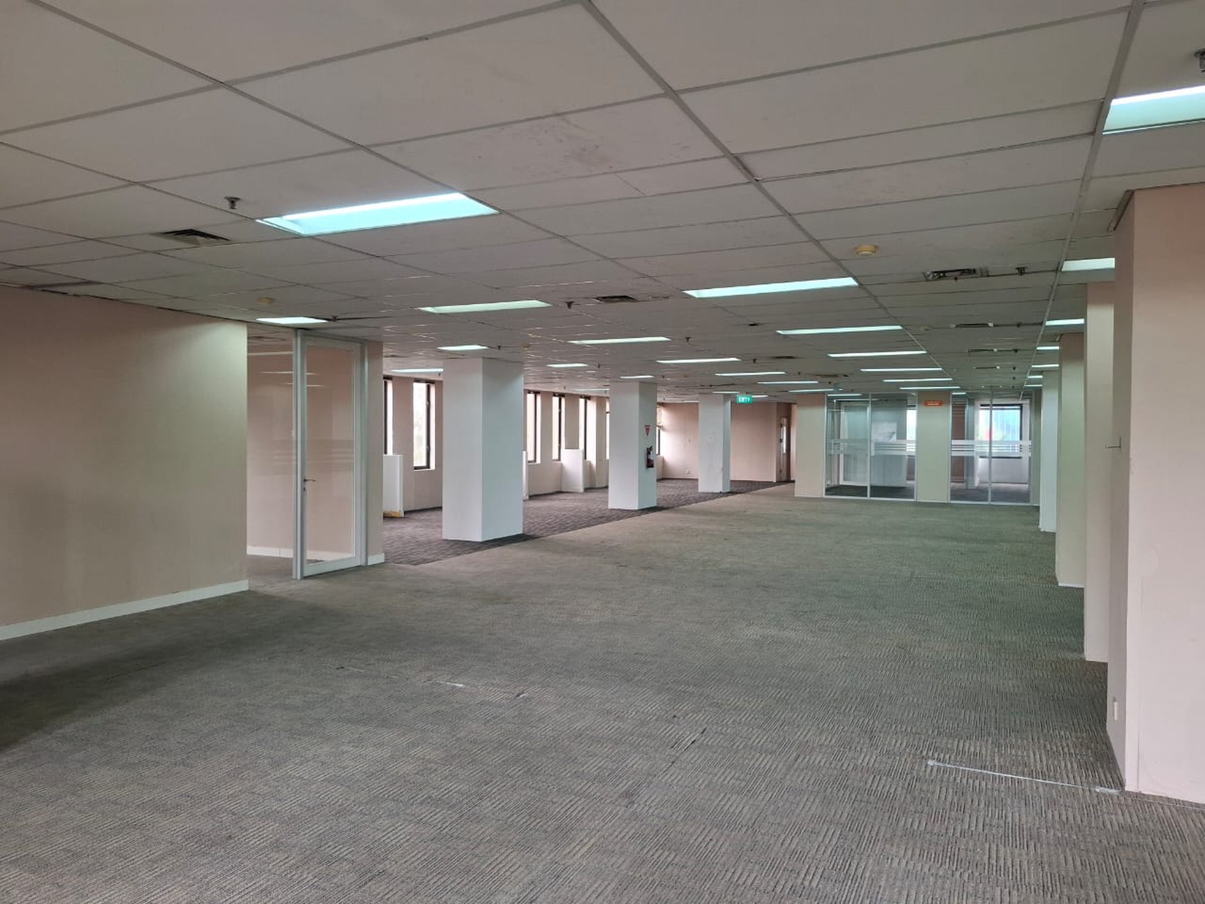 Di Sewakan Gedung Perkantoran lokasi di Jl. Kebon Sirih Raya Menteng - Jakarta Pusat