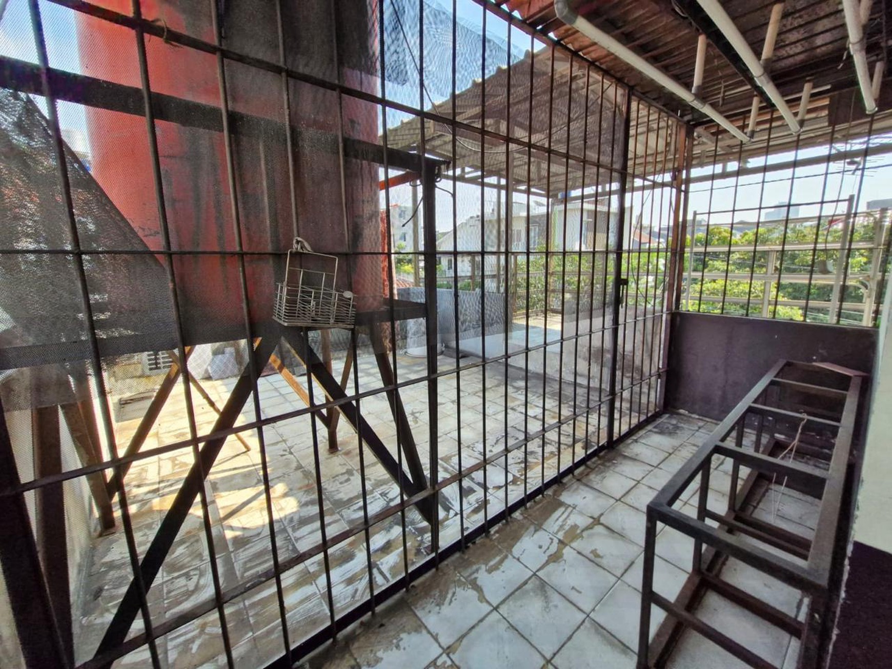 Di Jual Rumah lama di hook, Jl. Kelapa Puan Timur, Pegangsaan Dua, Kelapa Gading, Jakarta Utara