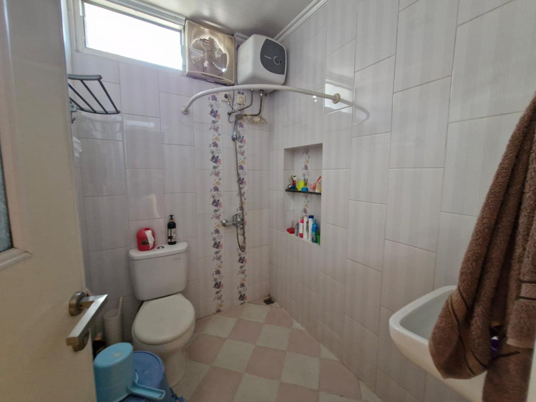 Di Jual Rumah lama di hook, Jl. Kelapa Puan Timur, Pegangsaan Dua, Kelapa Gading, Jakarta Utara