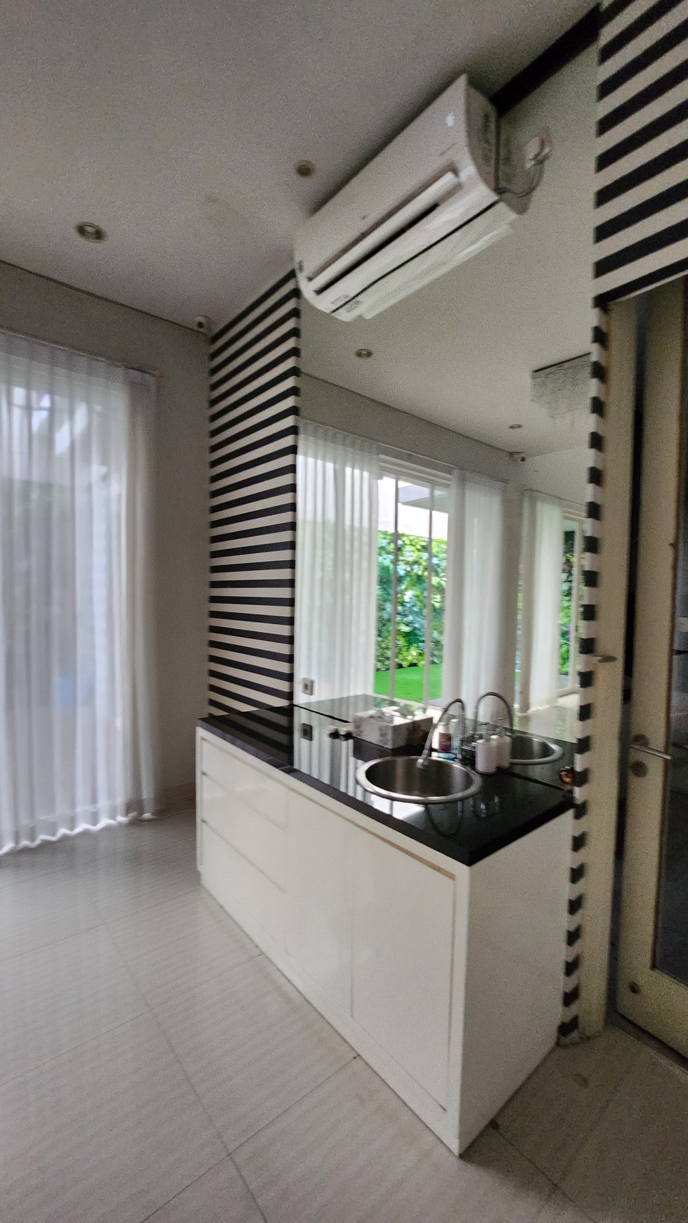 Dijual Rumah Wisata Bukit Mas 2 Semi Furnish Dekat Citraland, Pakuwon Indah, Graha Family