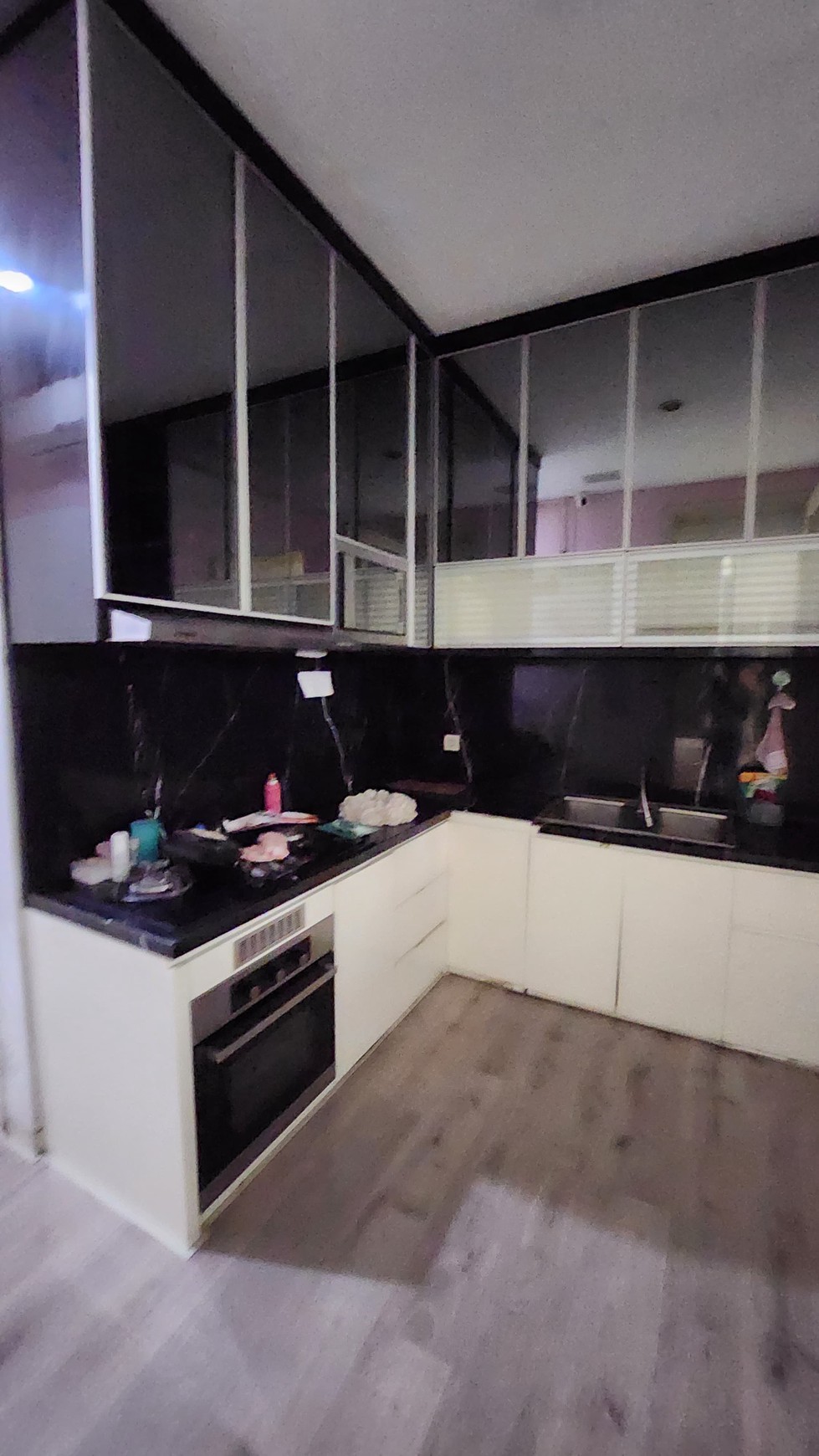 Dijual Rumah Wisata Bukit Mas 2 Semi Furnish Dekat Citraland, Pakuwon Indah, Graha Family