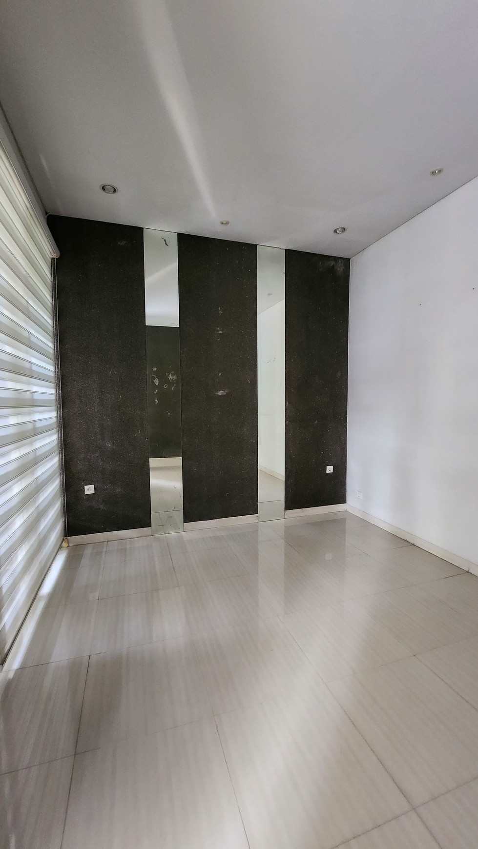 Dijual Rumah Wisata Bukit Mas 2 Semi Furnish Dekat Citraland, Pakuwon Indah, Graha Family