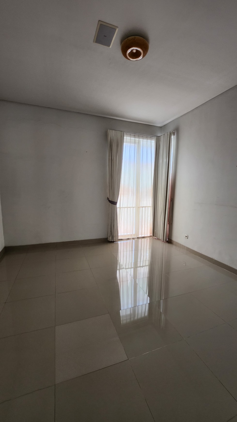 Dijual Rumah Wisata Bukit Mas 2 Semi Furnish Dekat Citraland, Pakuwon Indah, Graha Family