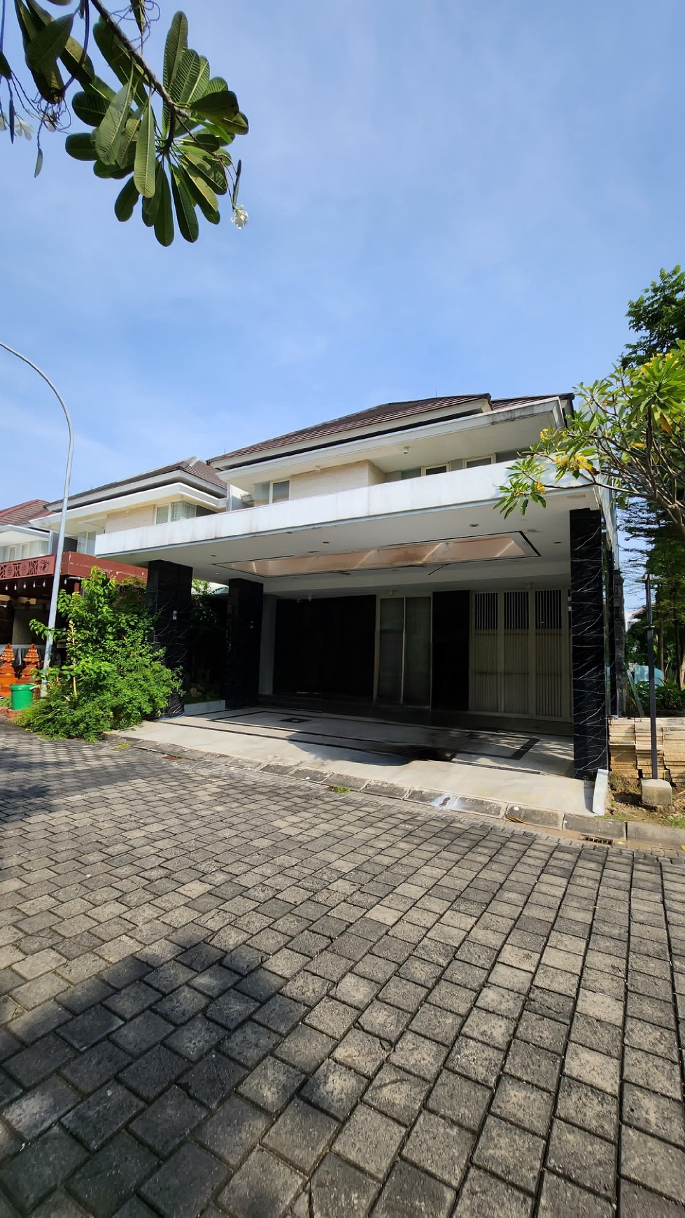 Dijual Rumah Wisata Bukit Mas 2 Semi Furnish Dekat Citraland, Pakuwon Indah, Graha Family