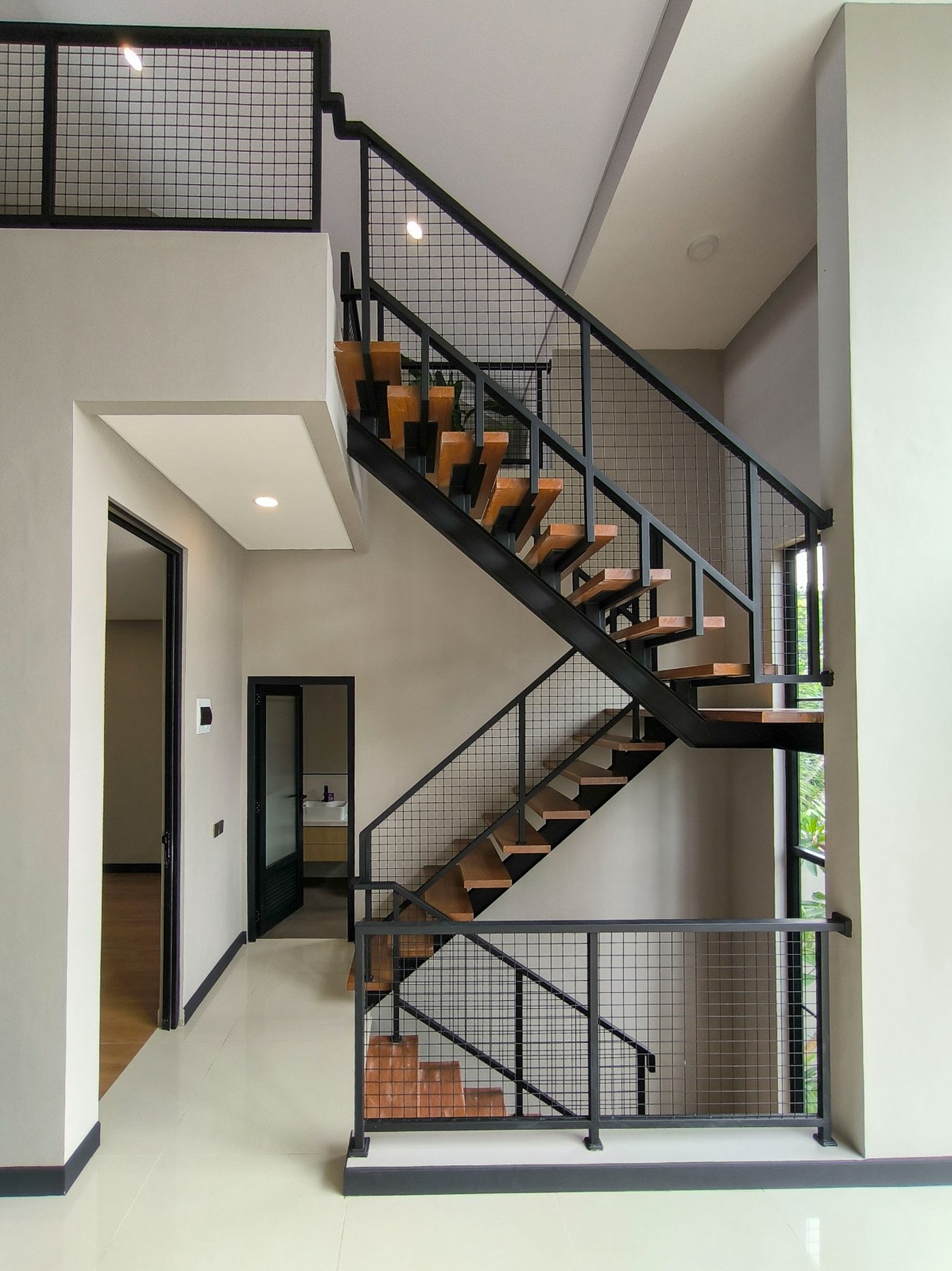 Rumah Dengan Design Modern Di Cluster Versailles BSD Tangerang Selatan