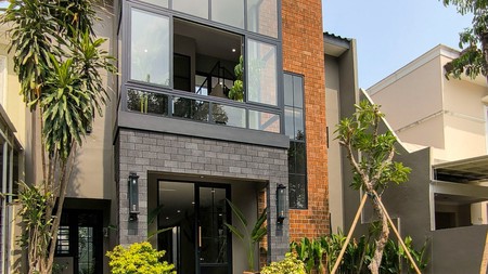 Rumah Dengan Design Modern Di Cluster Versailles BSD Tangerang Selatan