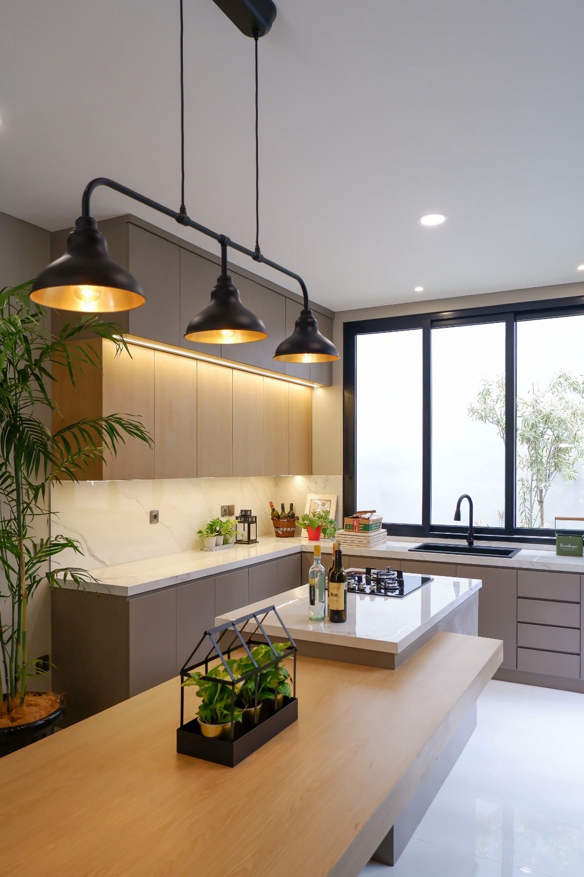Rumah Dengan Design Modern Di Cluster Versailles BSD Tangerang Selatan