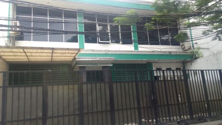 Rumah 2 1/2 Lantai Di Tebet Timur, Strategis Hanya 100 m2 Dari St. KA Cawang