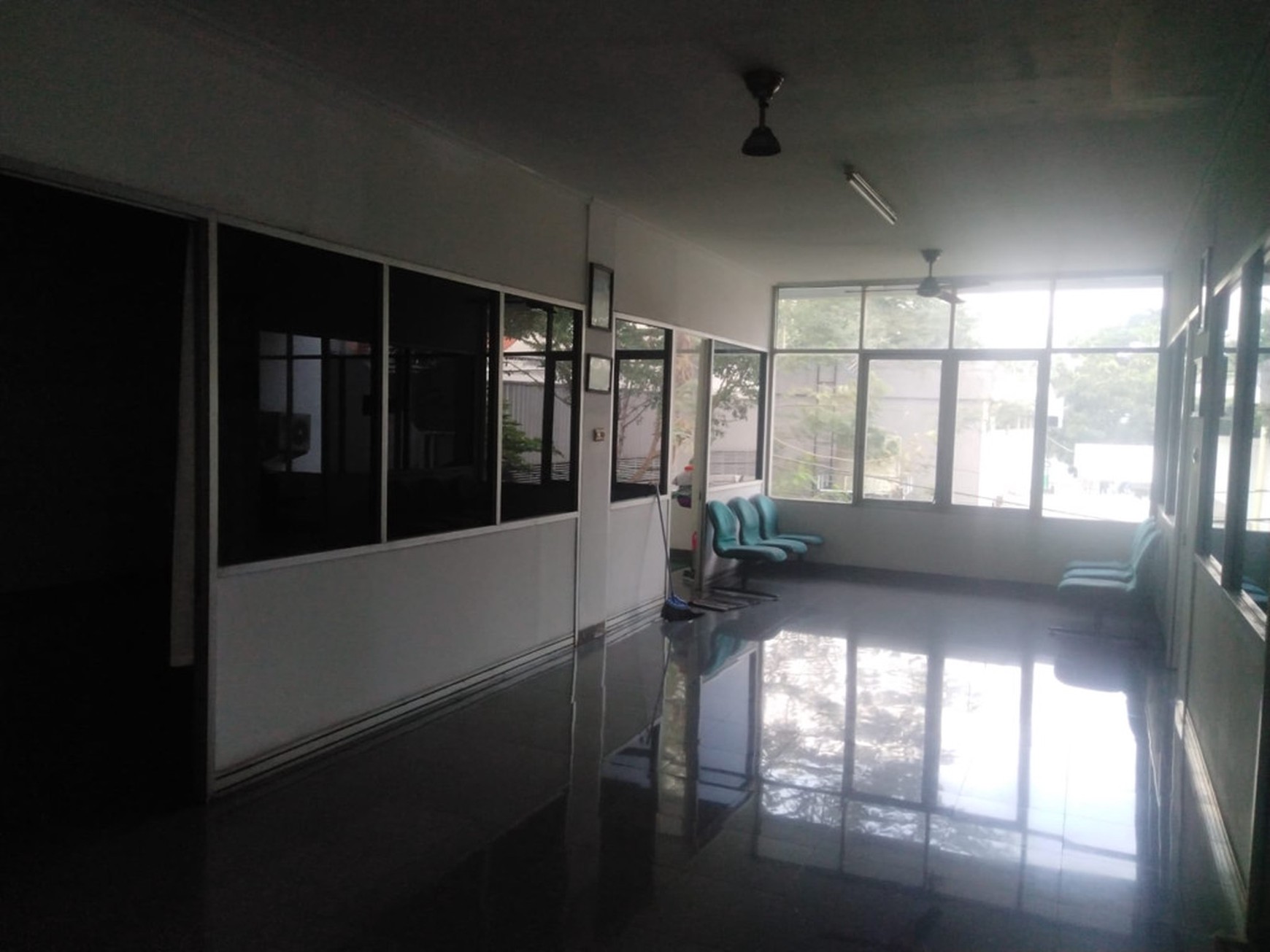 Rumah 3 Lantai Di Tebet Timur, Strategis Hanya 100 m2 Dari St. KA Cawang