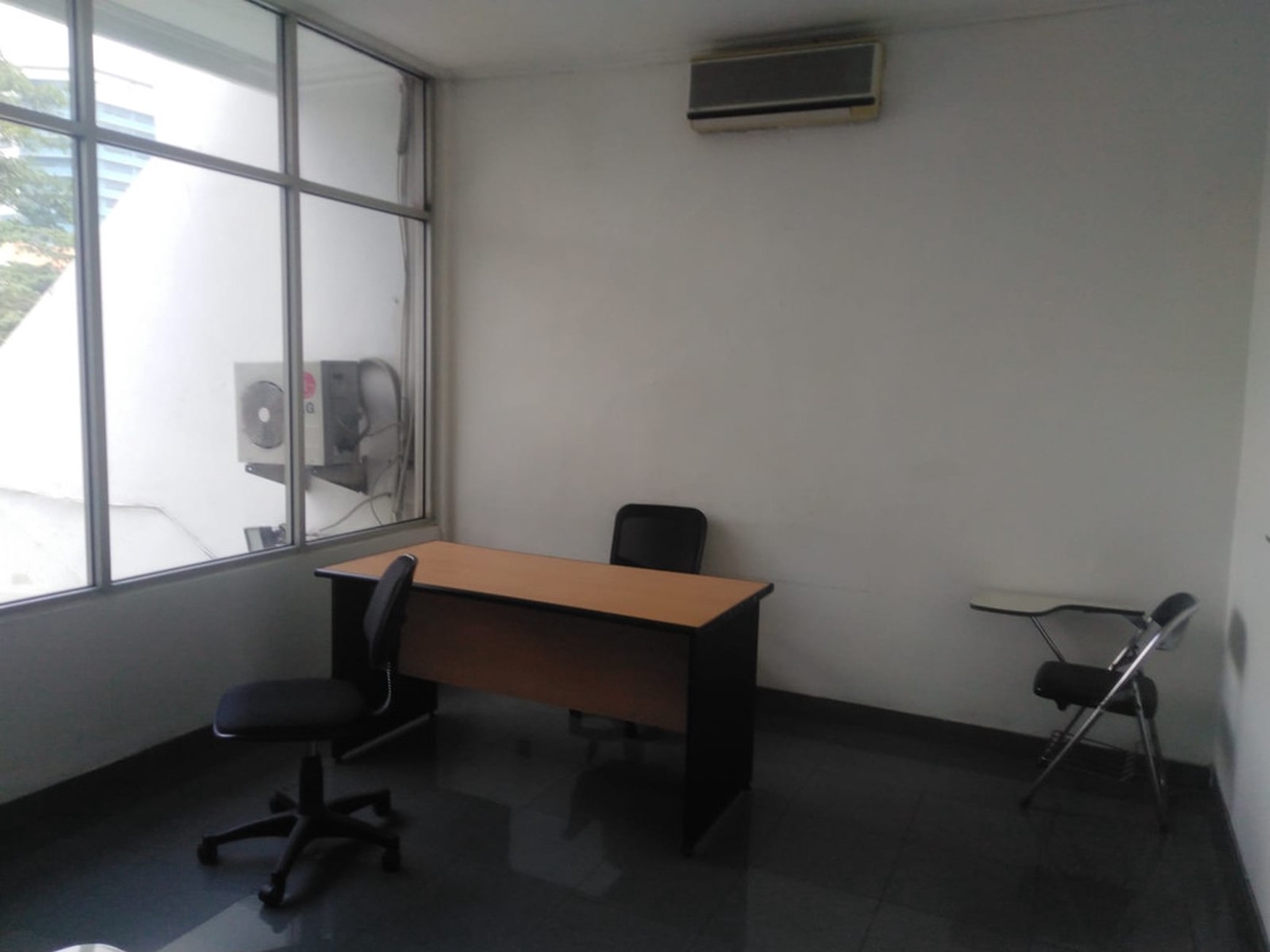Rumah 3 Lantai Di Tebet Timur, Strategis Hanya 100 m2 Dari St. KA Cawang