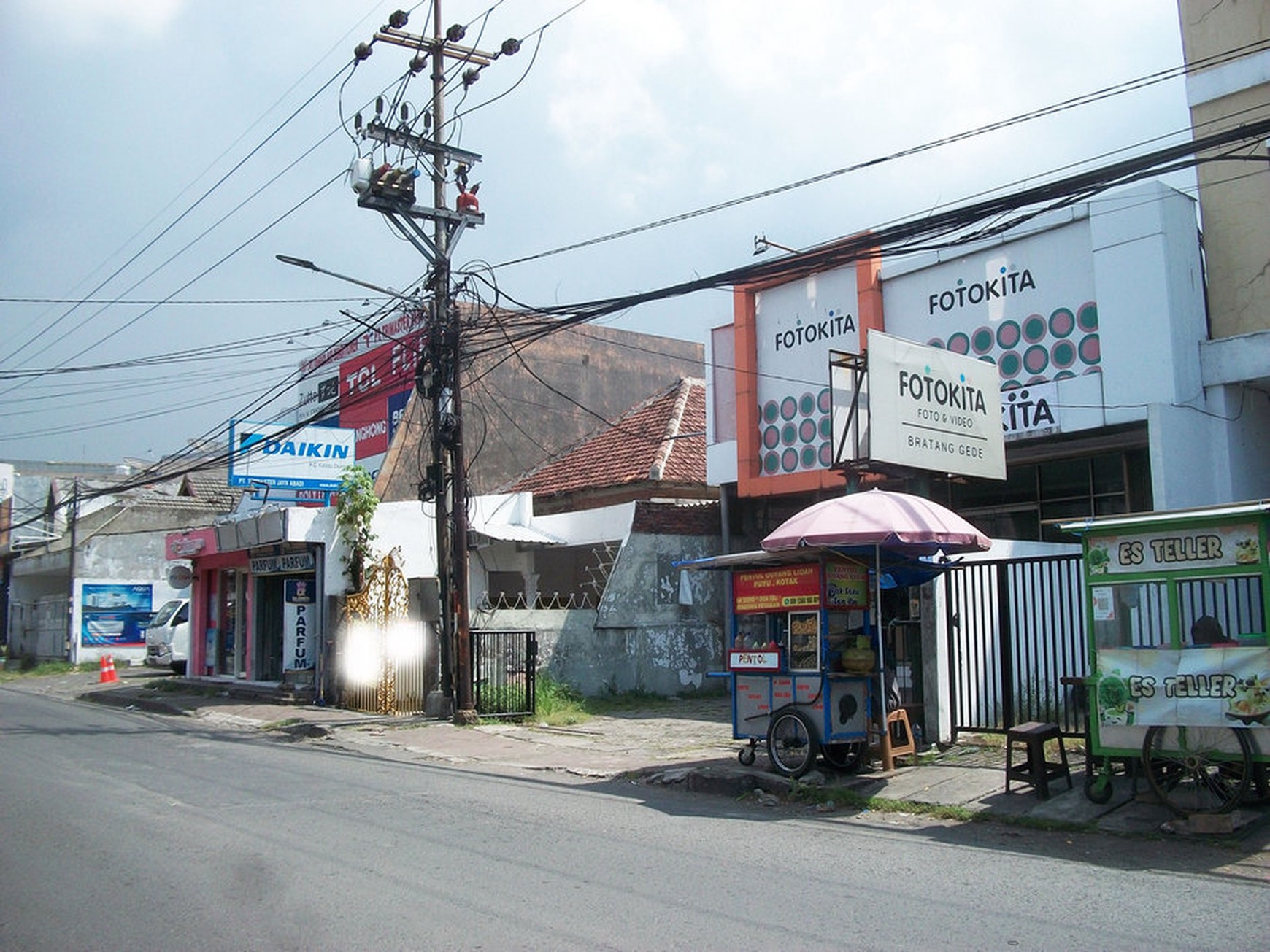 Ruko di Bratang Gede Surabaya Pusat Lokasi Strategis cocok untuk Toko, Kantor, Cafe & Resto