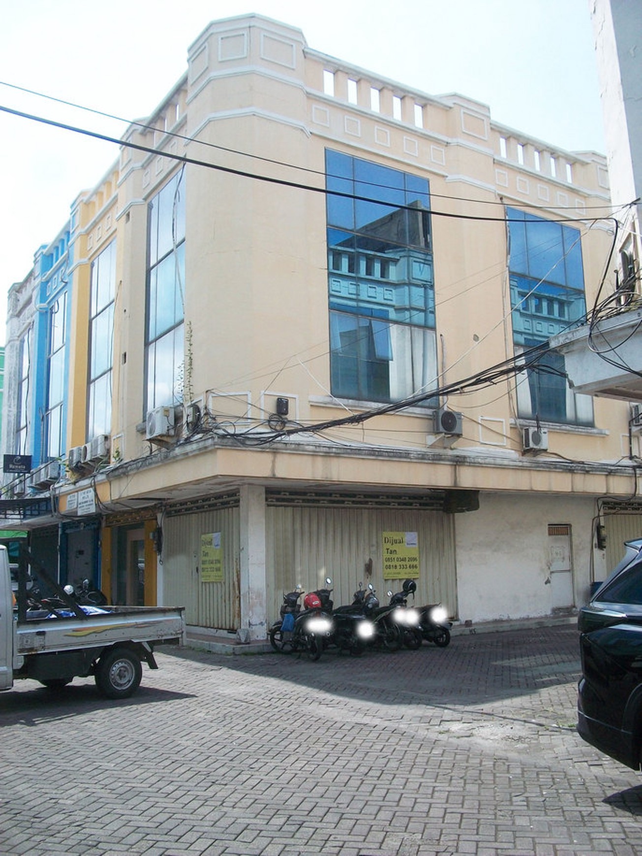 Ruko di Klampis Megah Surabaya Timur, 3 Lantai, Area Komersil Padat dan Ramai, Strategis