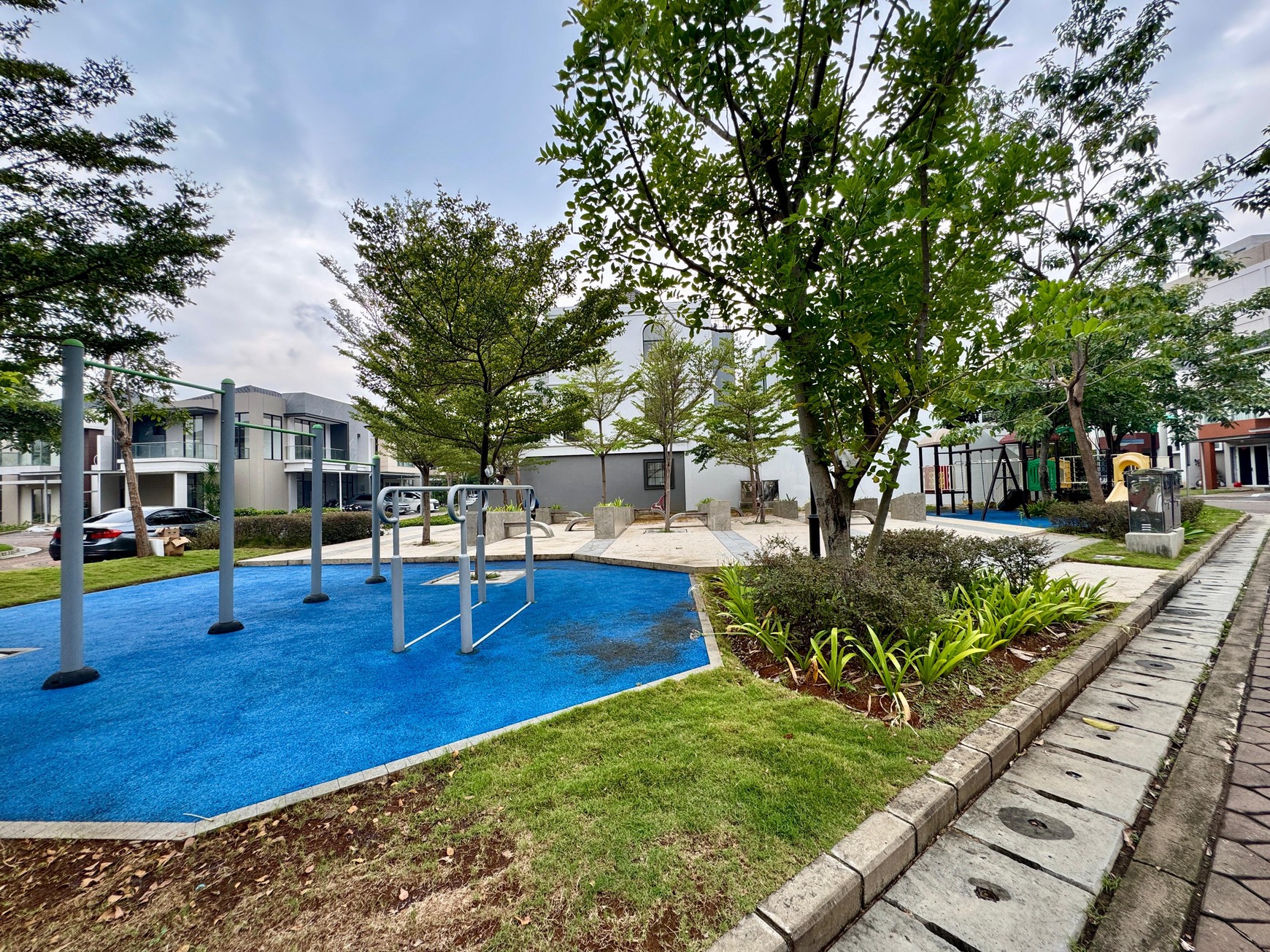 Disewa Rumah Tinggal di Golf Island, Concerto Boulevard, Pik