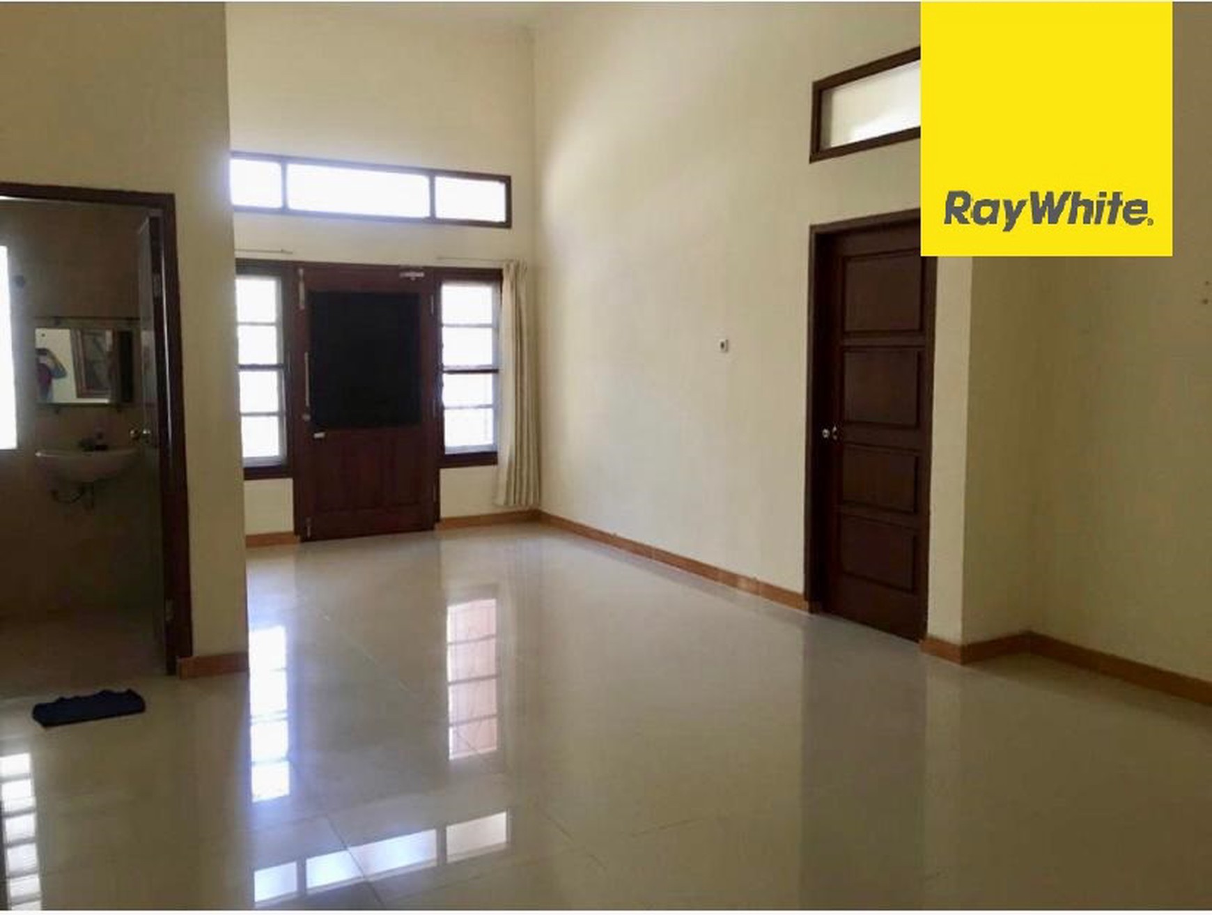 Disewakan Rumah 2 lantai di Galaxi Bumi Permai Surabaya