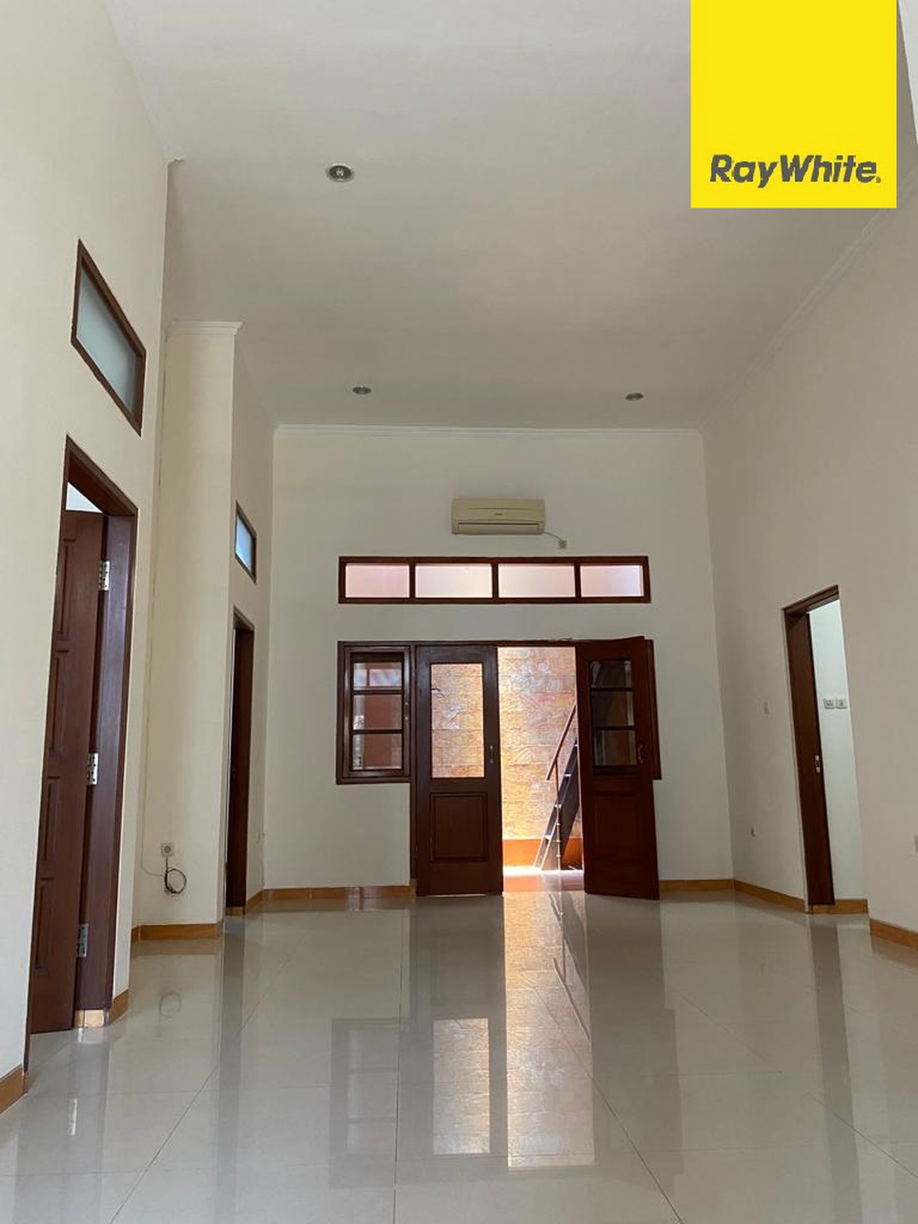 Disewakan Rumah 2 lantai di Galaxi Bumi Permai Surabaya
