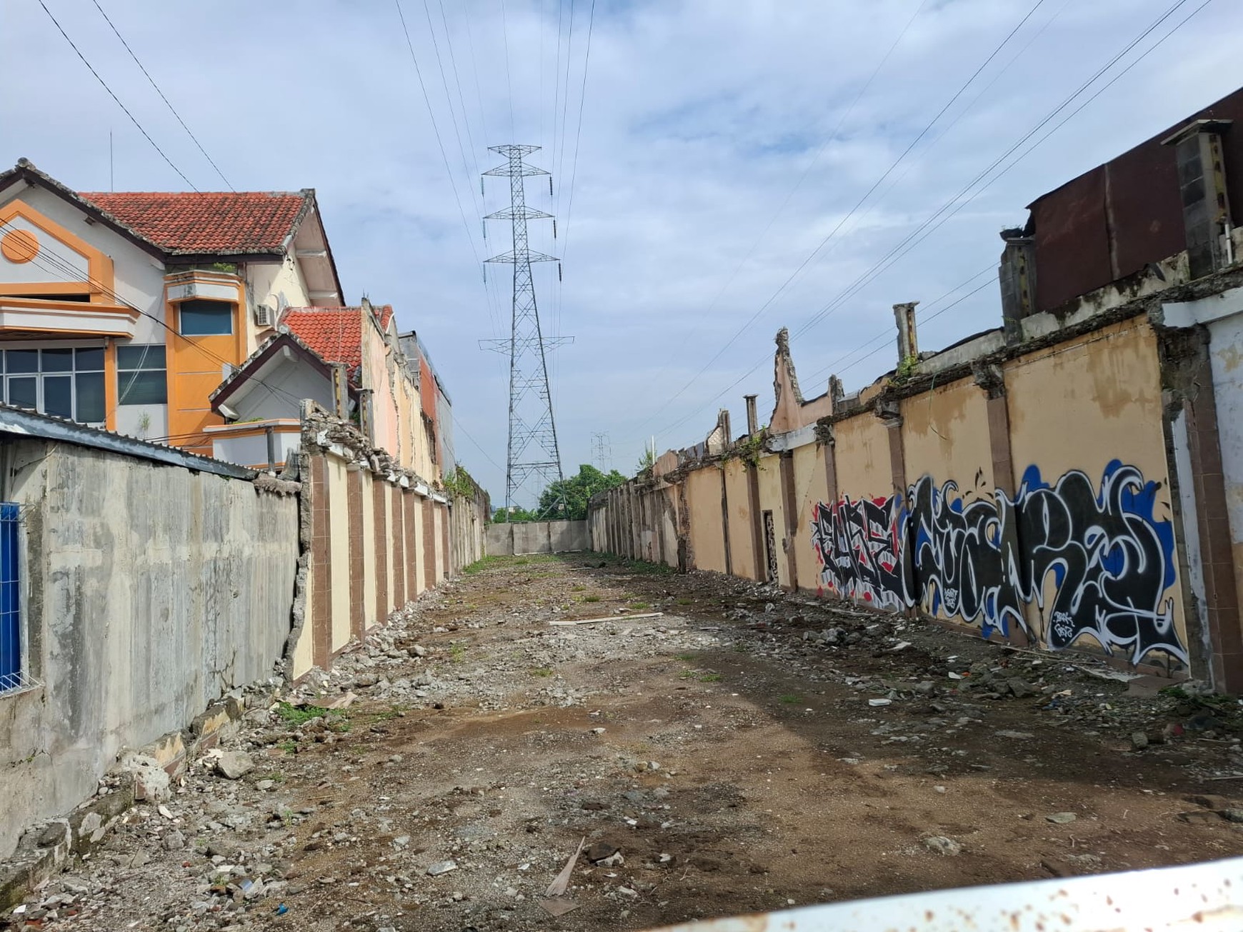 Dijual tanah untuk gudang atau ruang usaha di jl imogiri barat sewon bantul yogyakarta