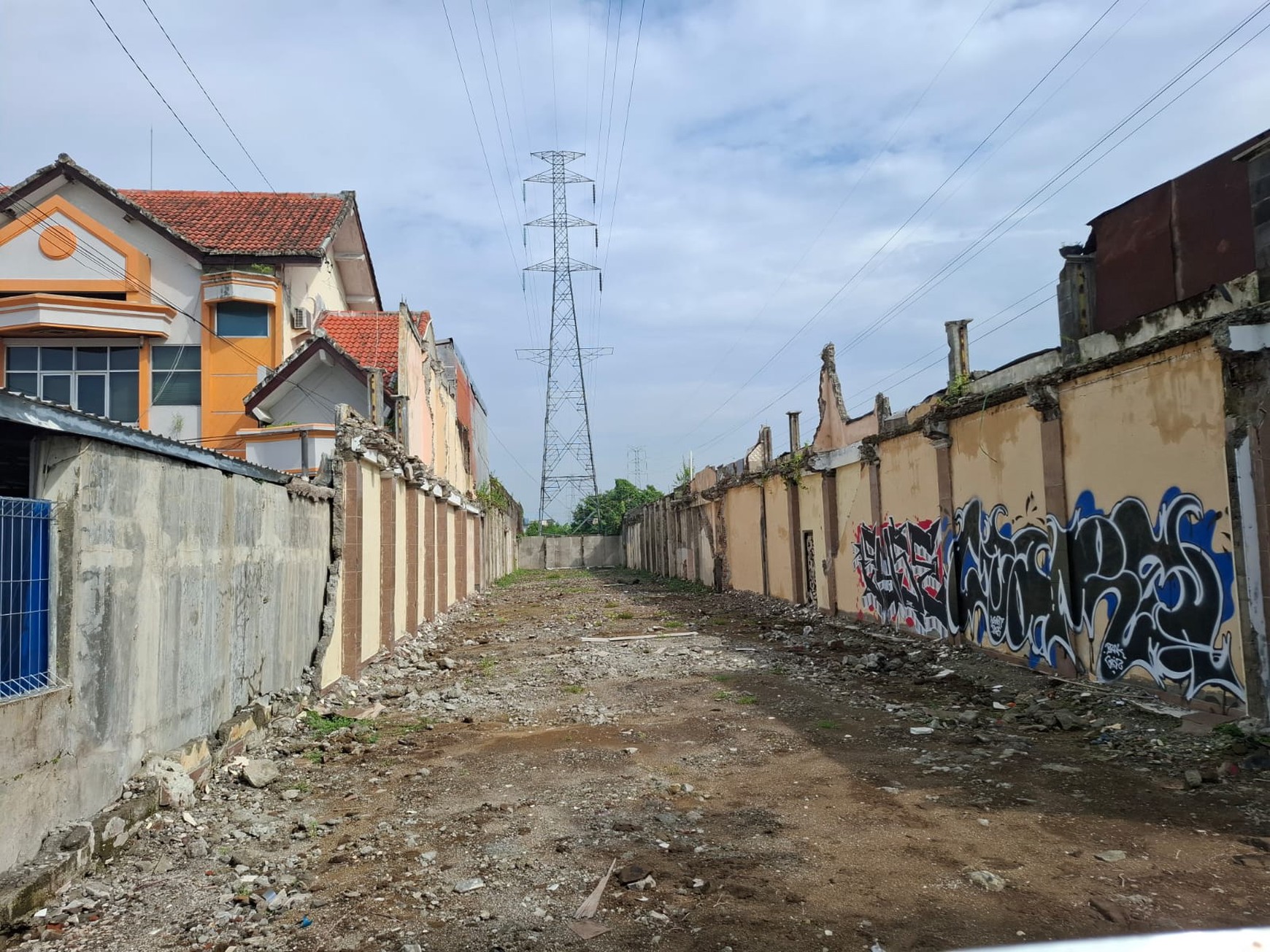 Dijual tanah untuk gudang atau ruang usaha di jl imogiri barat sewon bantul yogyakarta