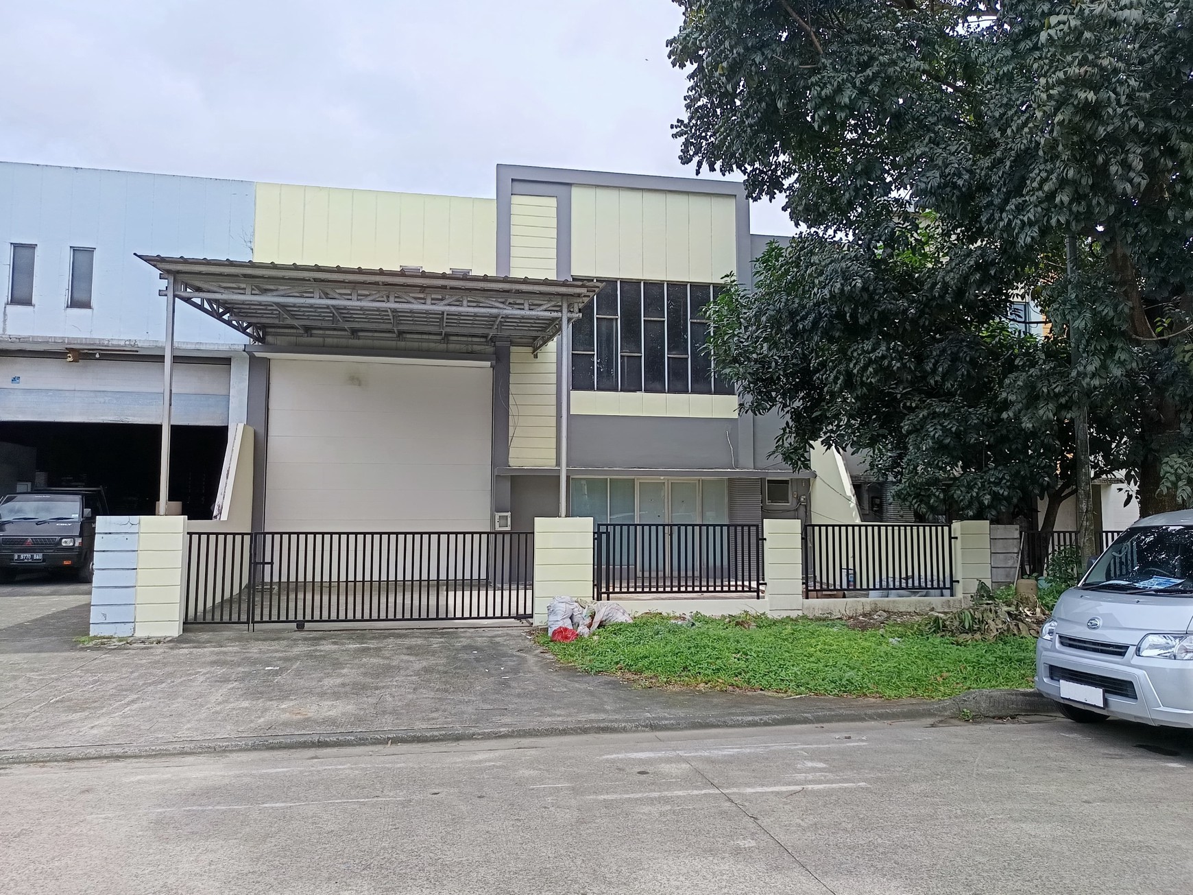 Gudang rapi siap pakai di Taman Tekno BSD