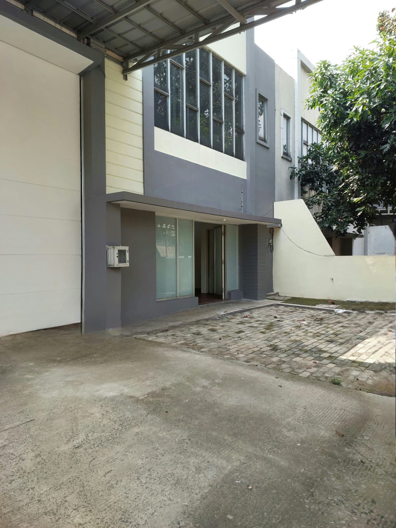 Gudang rapi siap pakai di Taman Tekno BSD