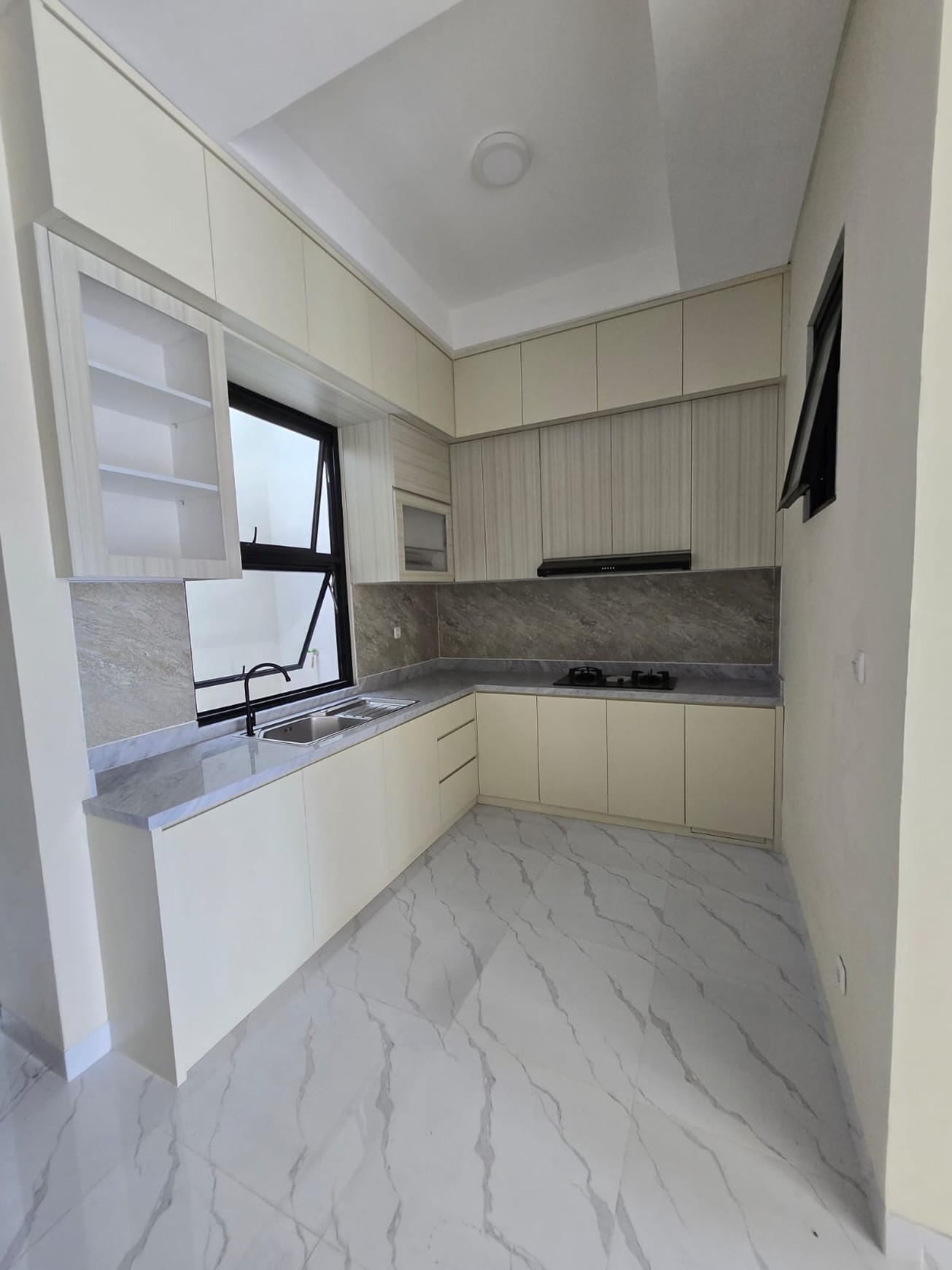 Rumah baru di Kencana Loka BSD