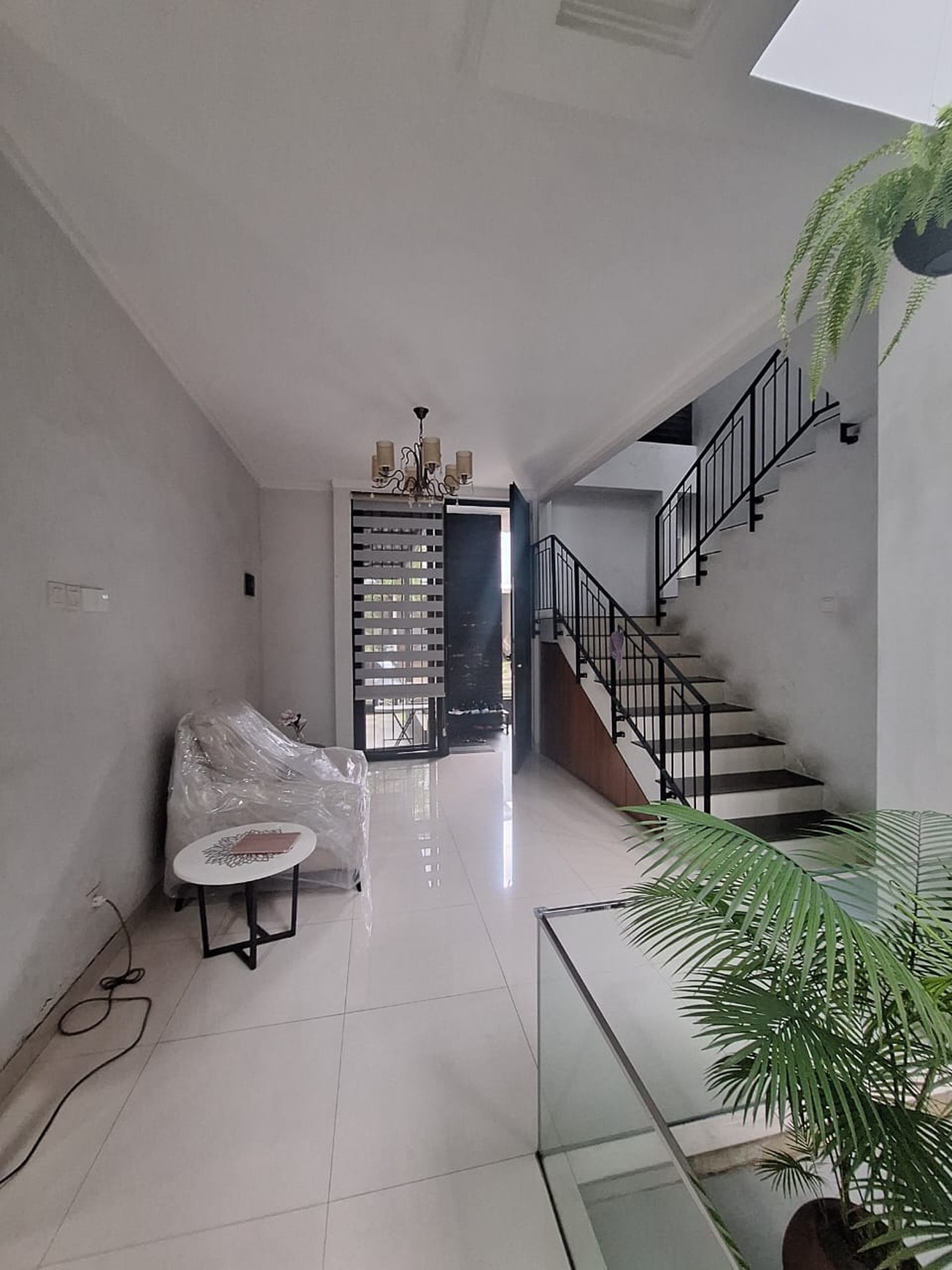 Rumah cantik,2 lantai,dalam cluster di Bintaro Jaya 9