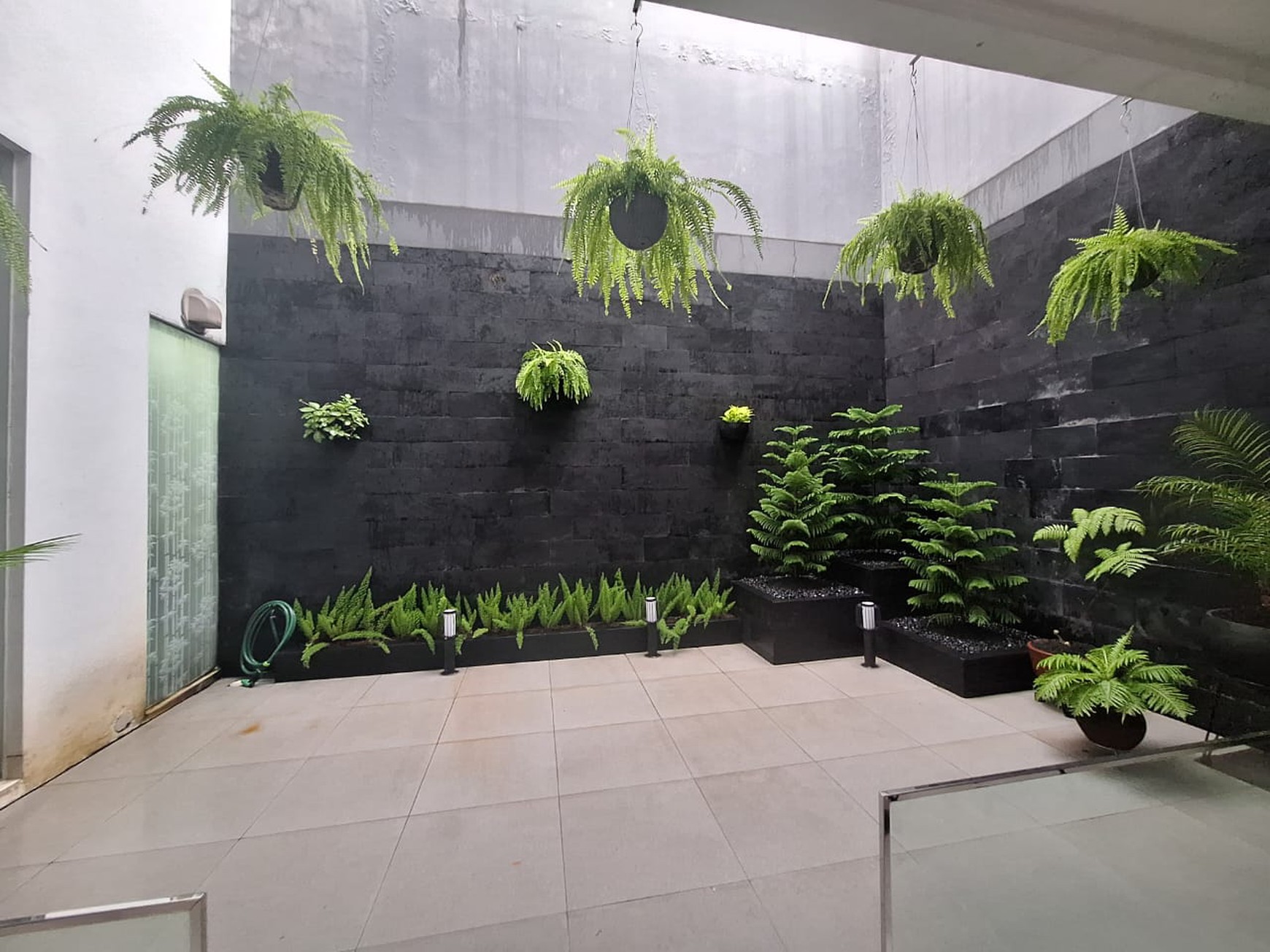 Rumah cantik,2 lantai,dalam cluster di Bintaro Jaya 9