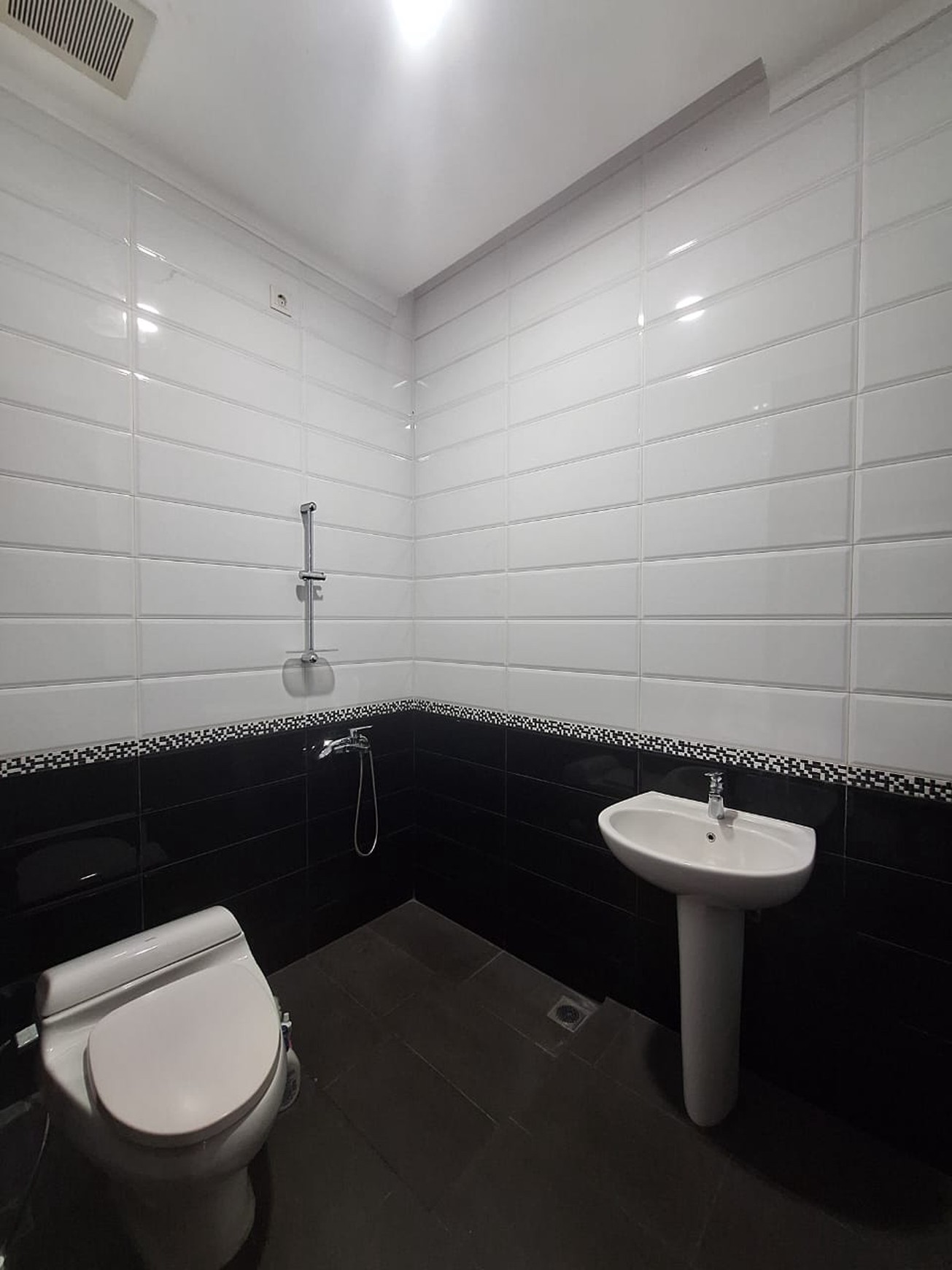 Rumah cantik,2 lantai,dalam cluster di Bintaro Jaya 9