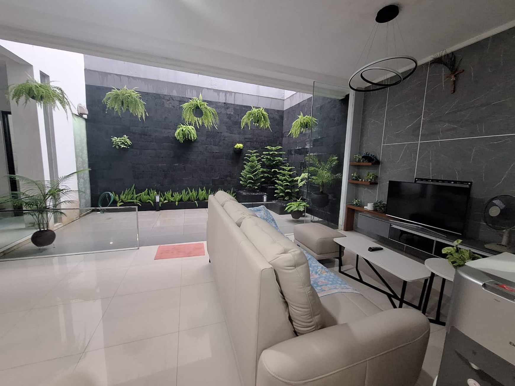 Rumah cantik,2 lantai,dalam cluster di Bintaro Jaya 9