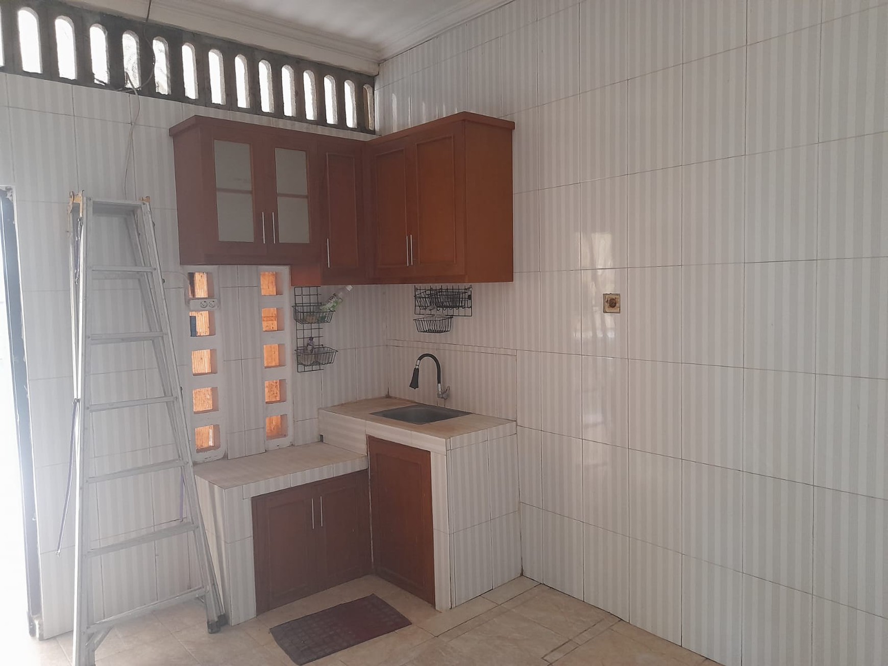 Rumah 2 Lantai Lokasi dalam Perum Taman Kuantan Mlati Sleman 