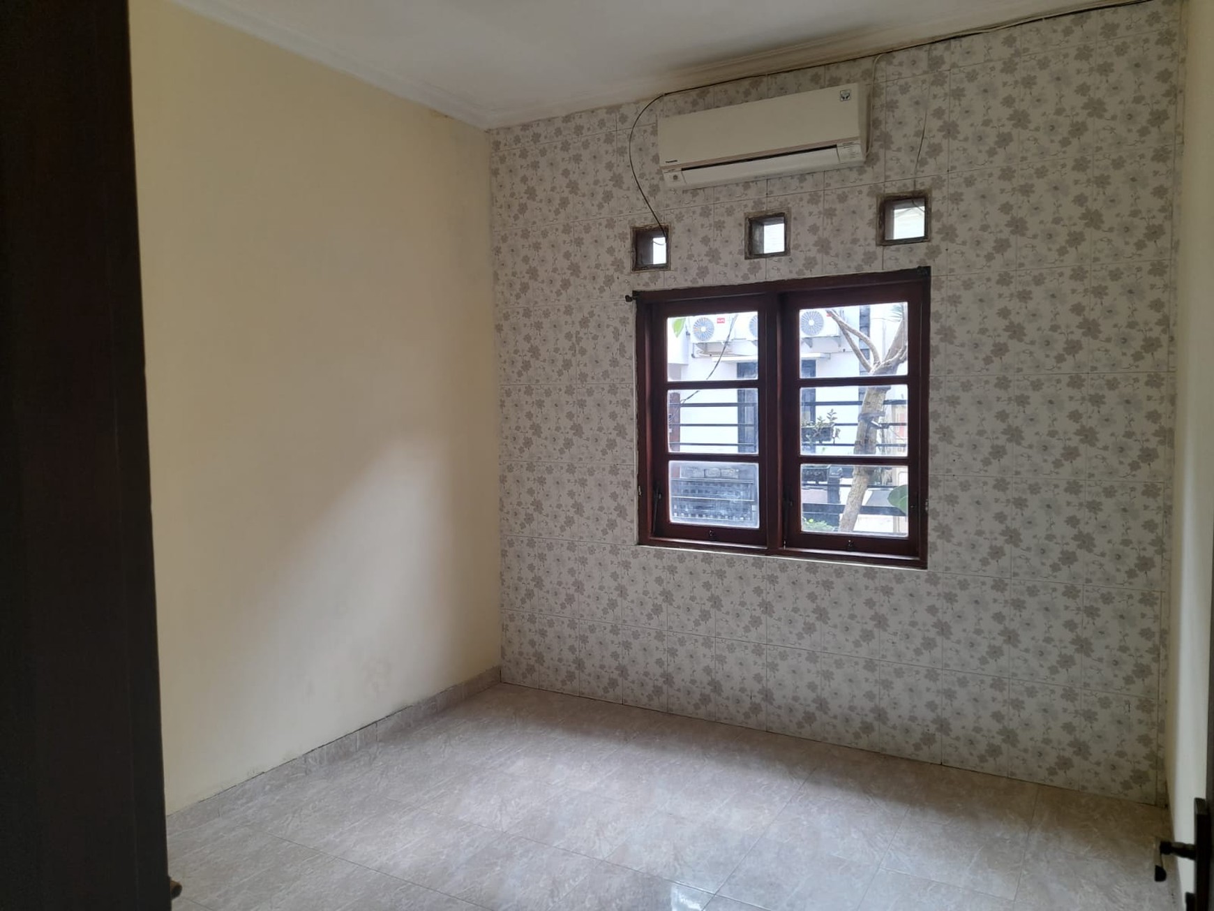 Rumah 2 Lantai Lokasi dalam Perum Taman Kuantan Mlati Sleman 