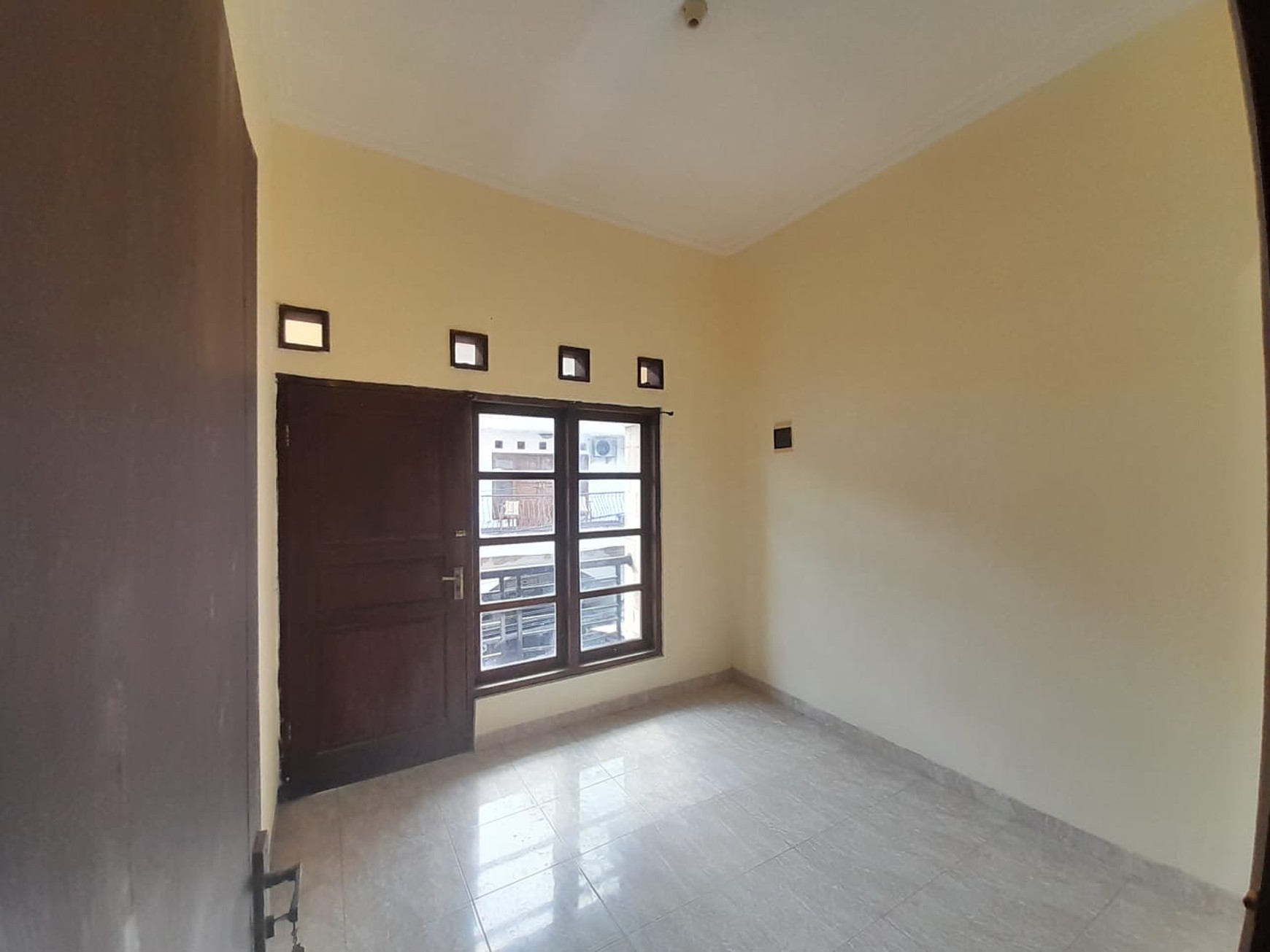 Rumah 2 Lantai Lokasi dalam Perum Taman Kuantan Mlati Sleman 