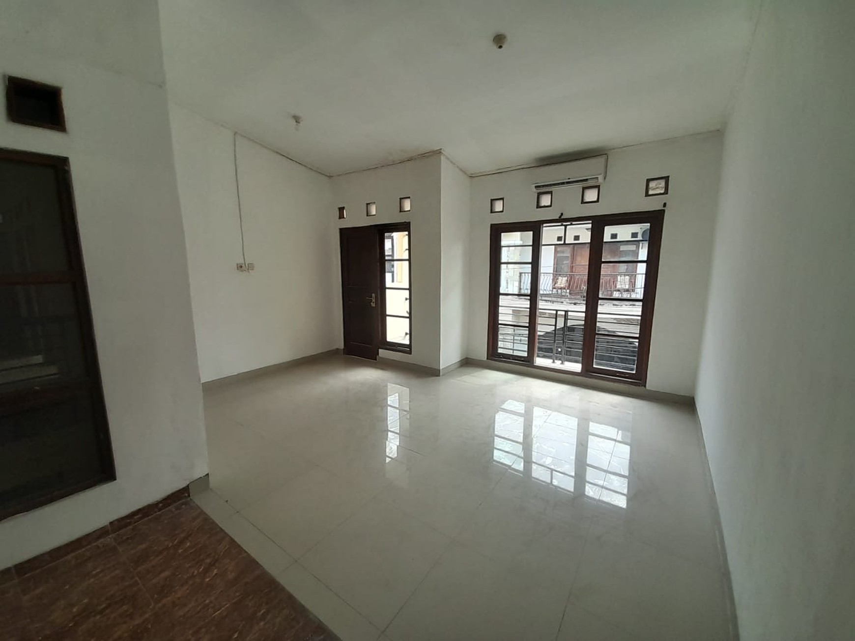 Rumah 2 Lantai Lokasi dalam Perum Taman Kuantan Mlati Sleman 