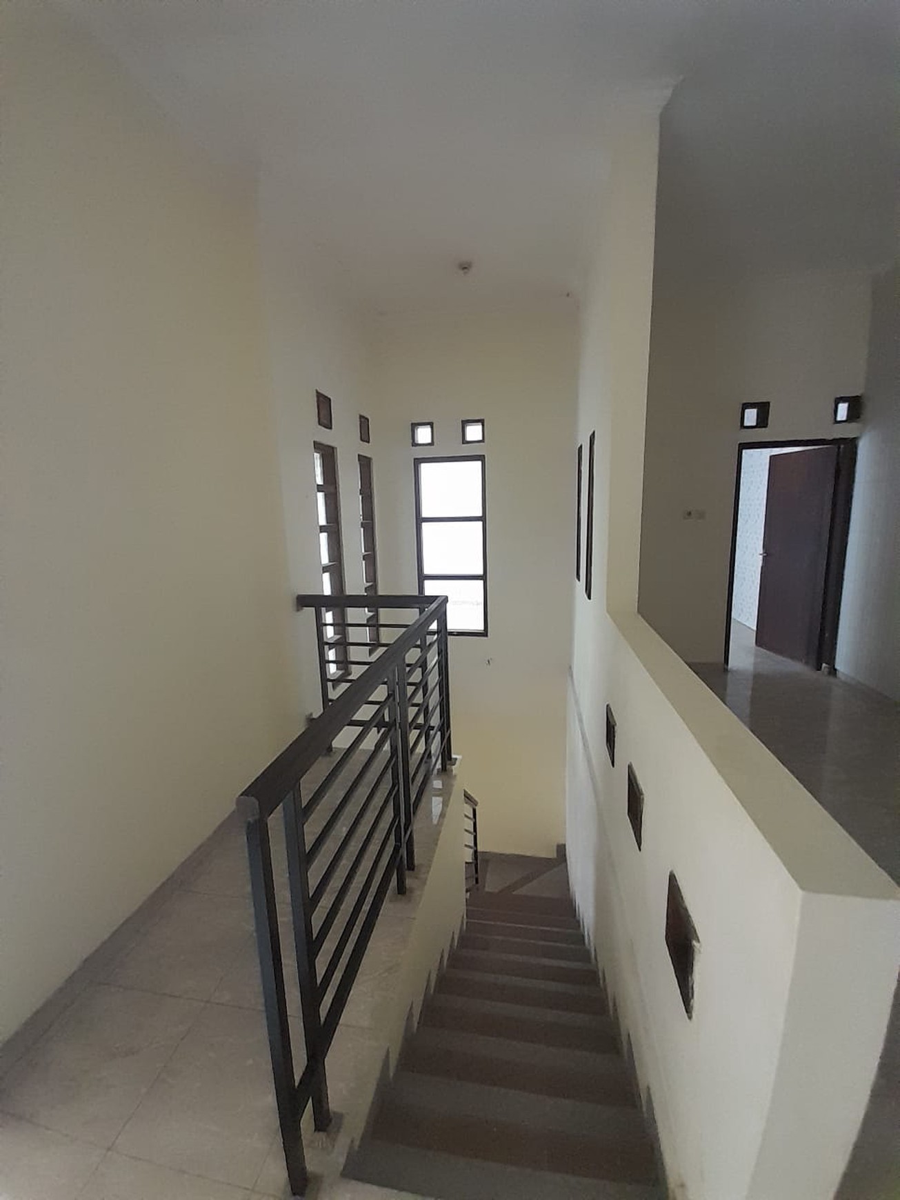 Rumah 2 Lantai Lokasi dalam Perum Taman Kuantan Mlati Sleman 