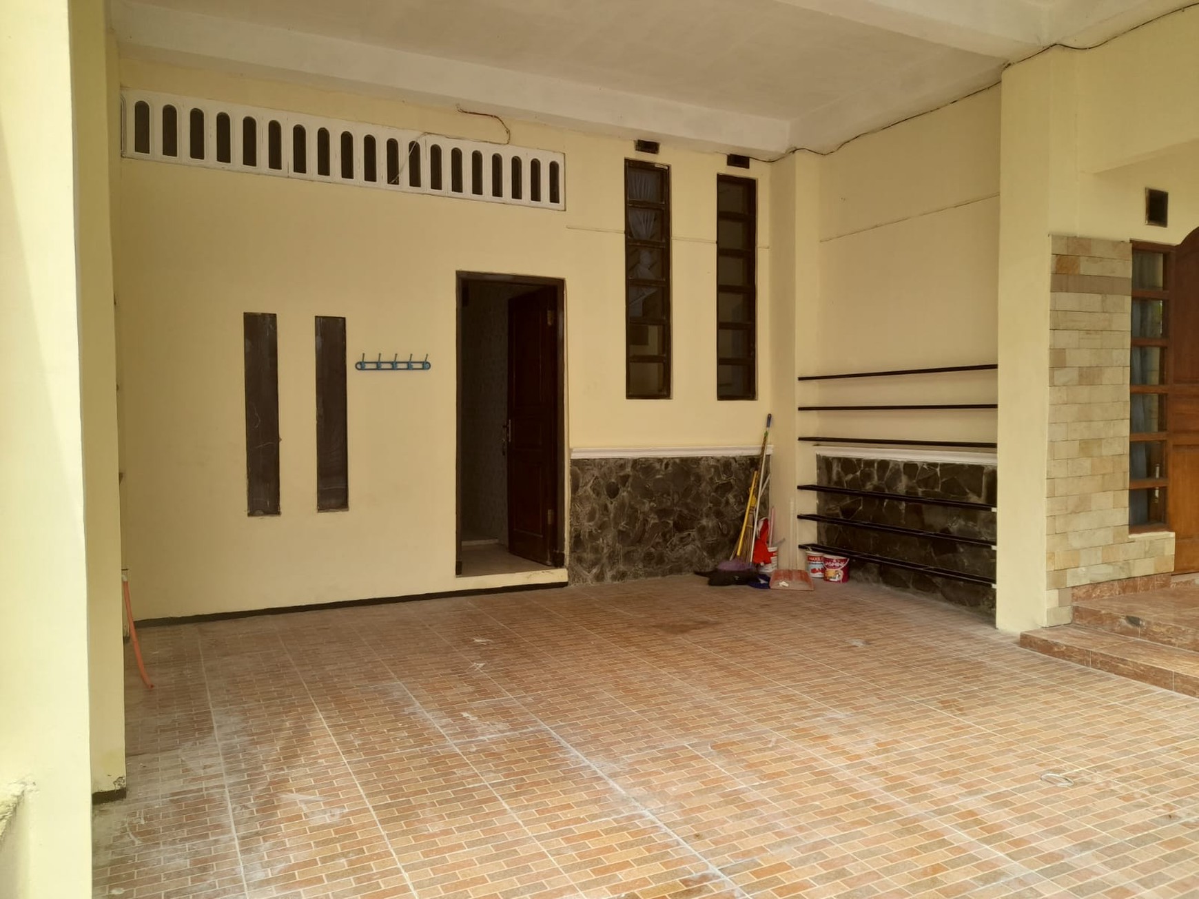 Rumah 2 Lantai Lokasi dalam Perum Taman Kuantan Mlati Sleman 