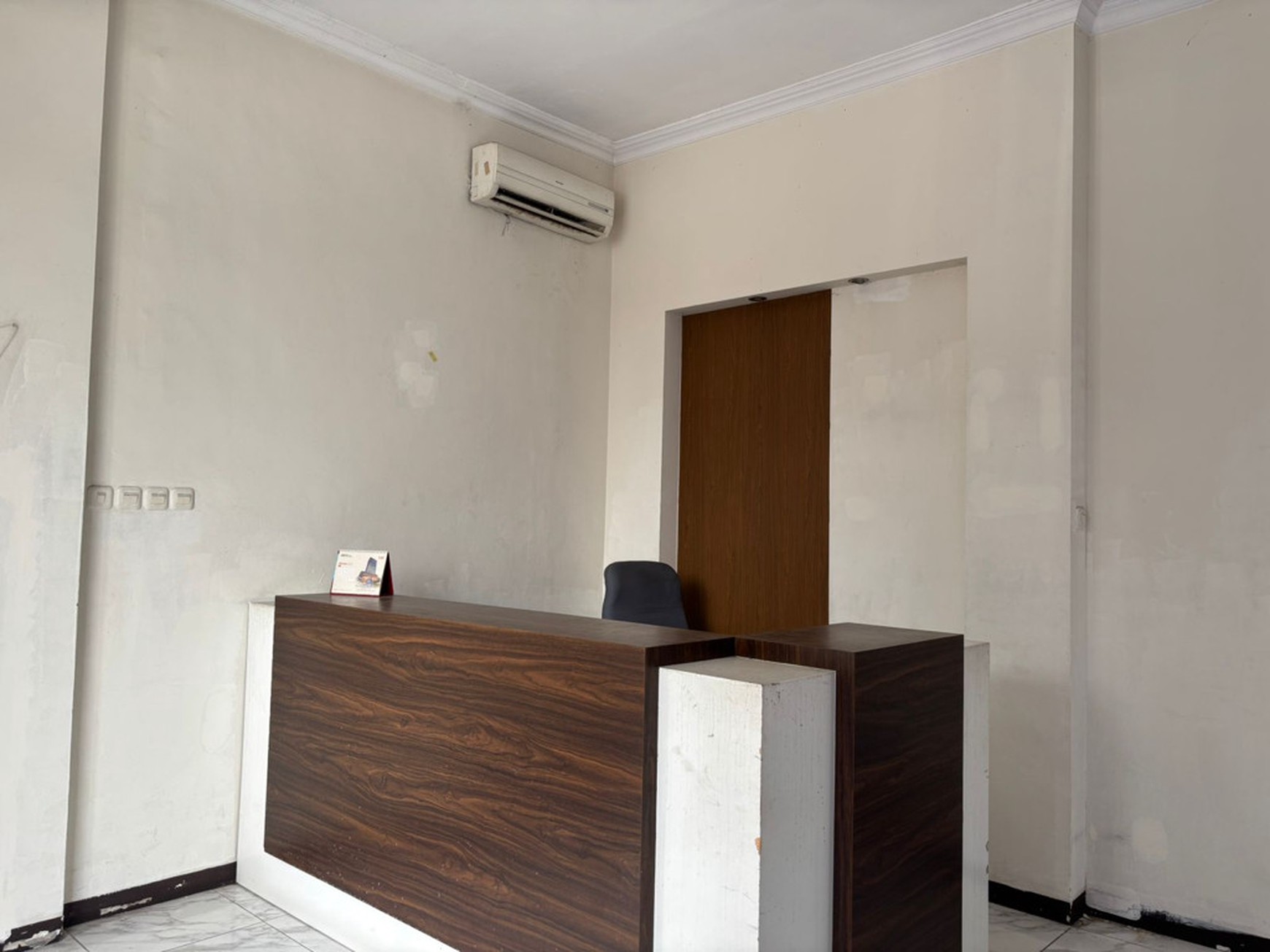 2 Ruko Gandeng Hook Di Pinggir Jl. DR. Saharjo Tebet, Terawat Baik, Strategis 5 Menit Ke Mall KOKAS, Dan 10 Menit Ke Jl. MT Haryono