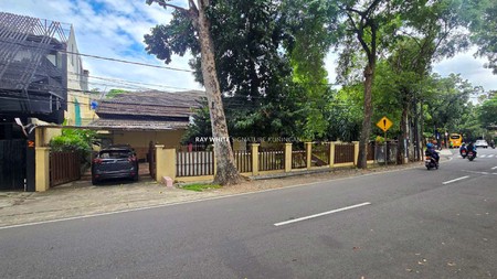 Rumah Lama Depan Taman Area Prime di Taman Pakubuwono 