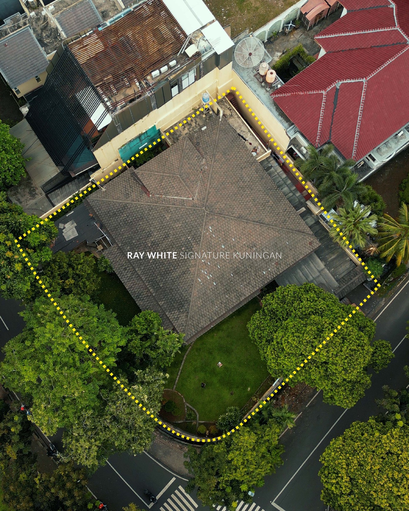 Rumah Lama Depan Taman Area Prime di Taman Pakubuwono