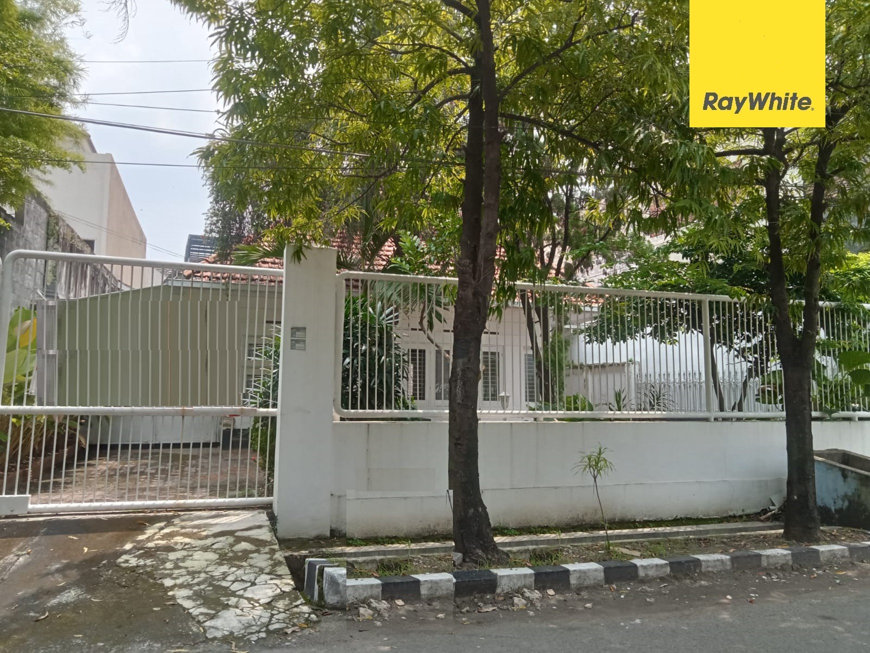 Disewakan Rumah Di jalan Kampar Surabaya Pusat
