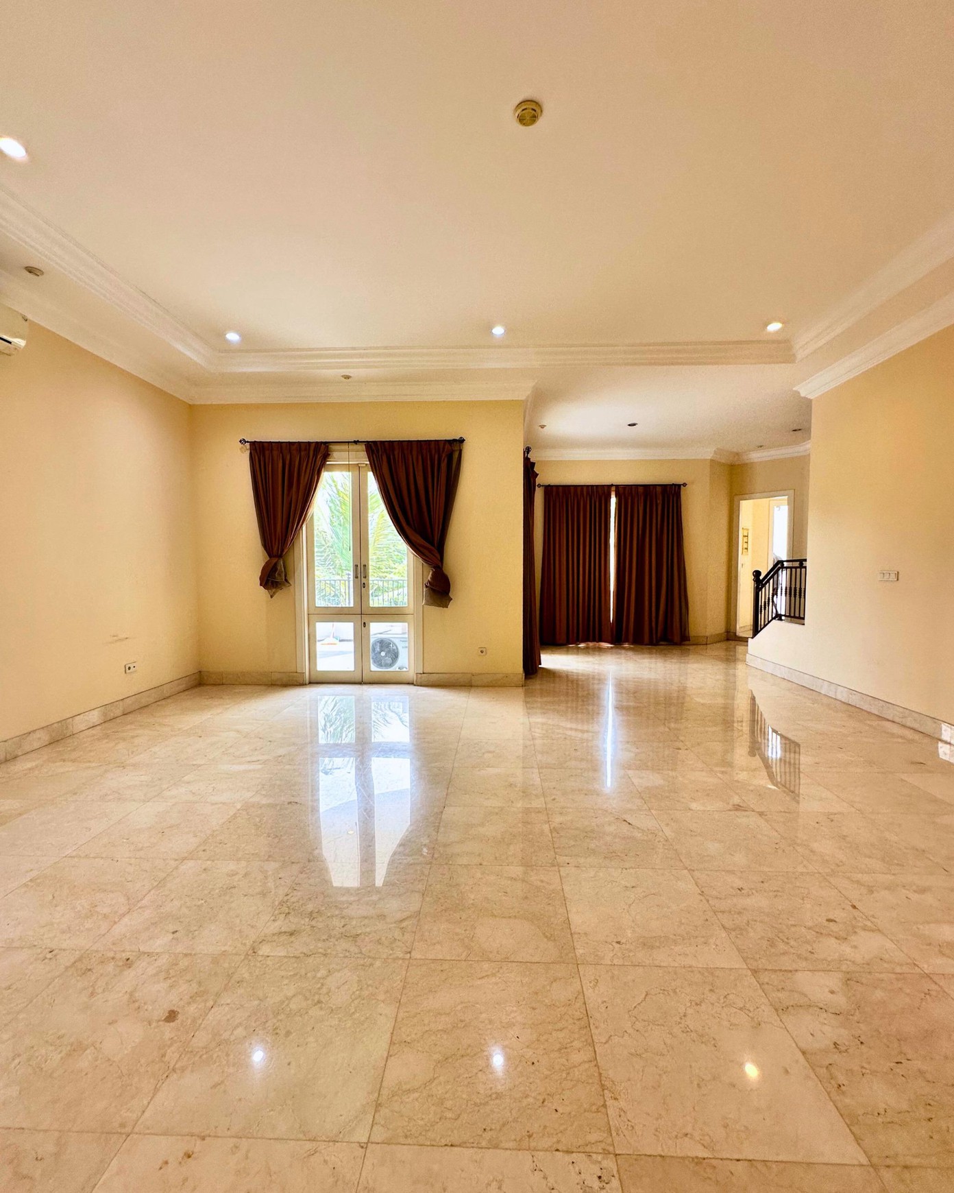 DIJUAL - RUMAH MEWAH DI SRIWIJAYA, SELONG - SUDUT PRESTISIUS SENOAPTI, KEBAYORAN BARU,JAKSEL.