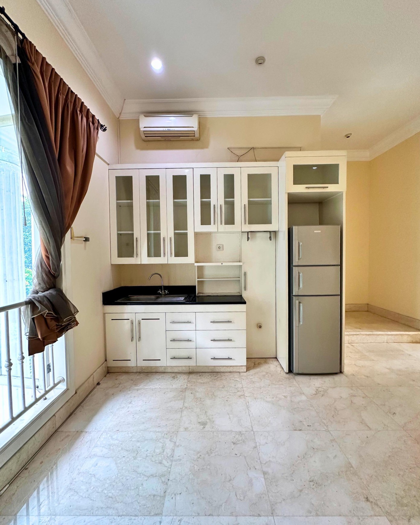 DIJUAL - RUMAH MEWAH DI SRIWIJAYA, SELONG - SUDUT PRESTISIUS SENOAPTI, KEBAYORAN BARU,JAKSEL.