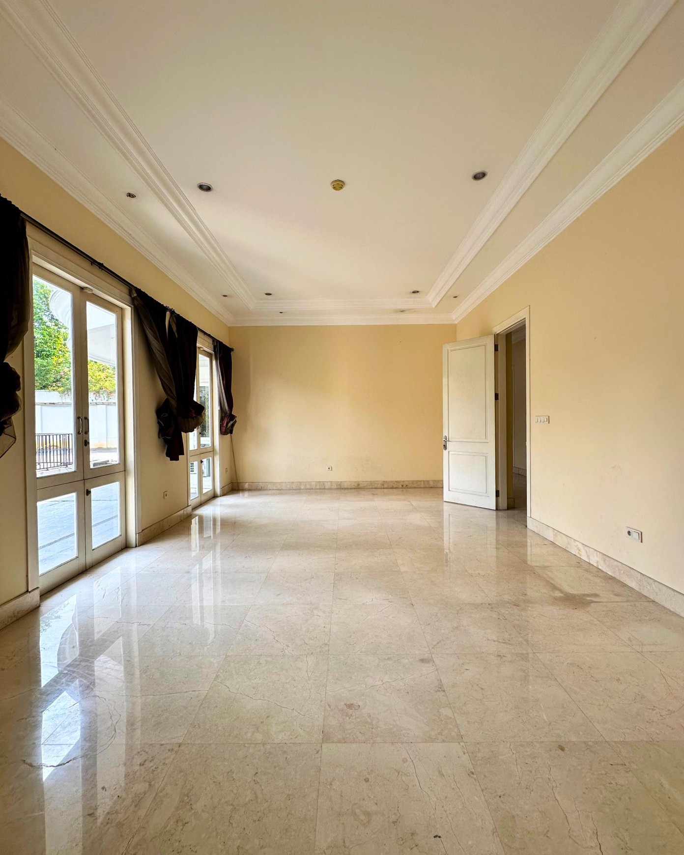 DIJUAL - RUMAH MEWAH DI SRIWIJAYA, SELONG - SUDUT PRESTISIUS SENOAPTI, KEBAYORAN BARU,JAKSEL.