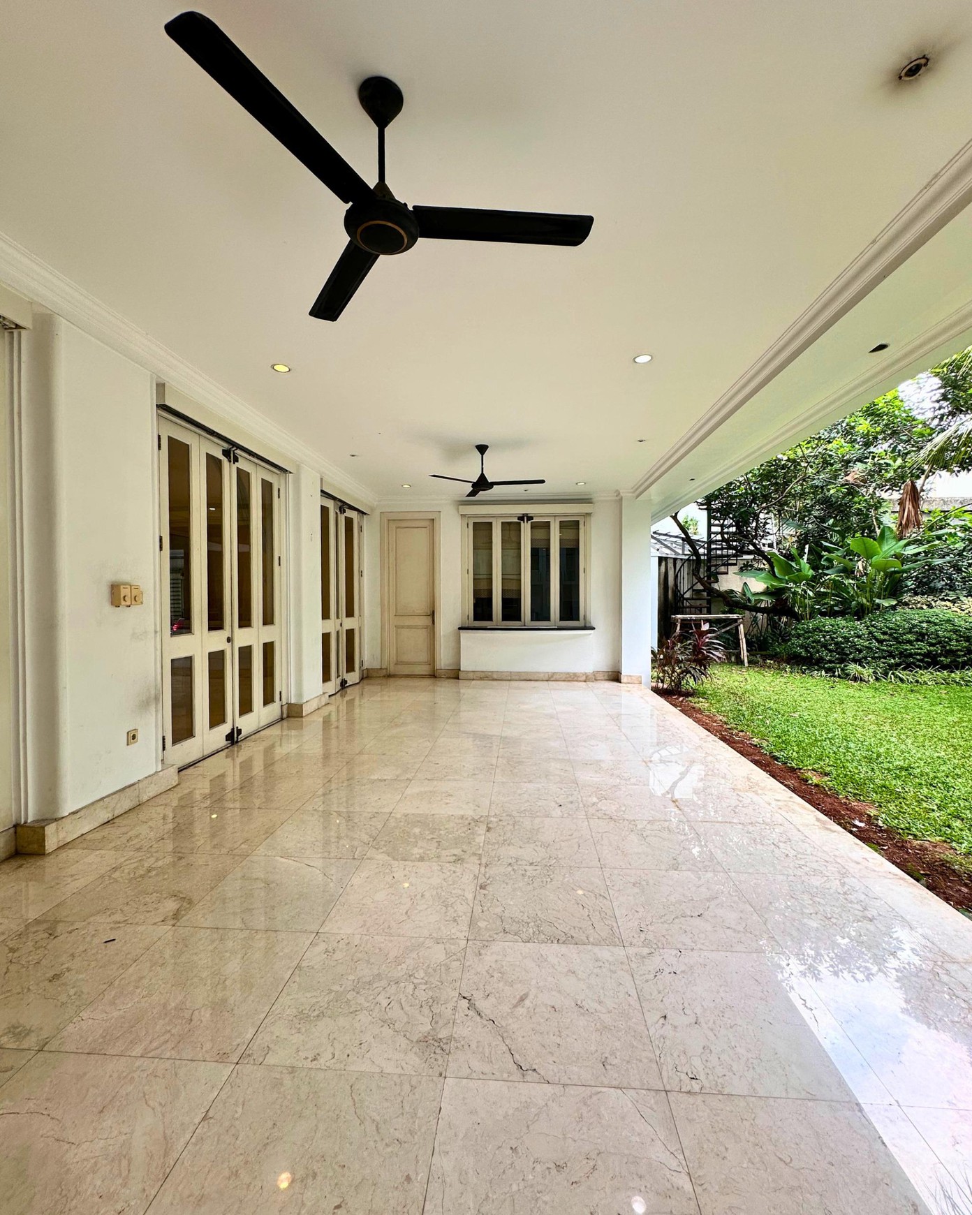 DIJUAL - RUMAH MEWAH DI SRIWIJAYA, SELONG - SUDUT PRESTISIUS SENOAPTI, KEBAYORAN BARU,JAKSEL.