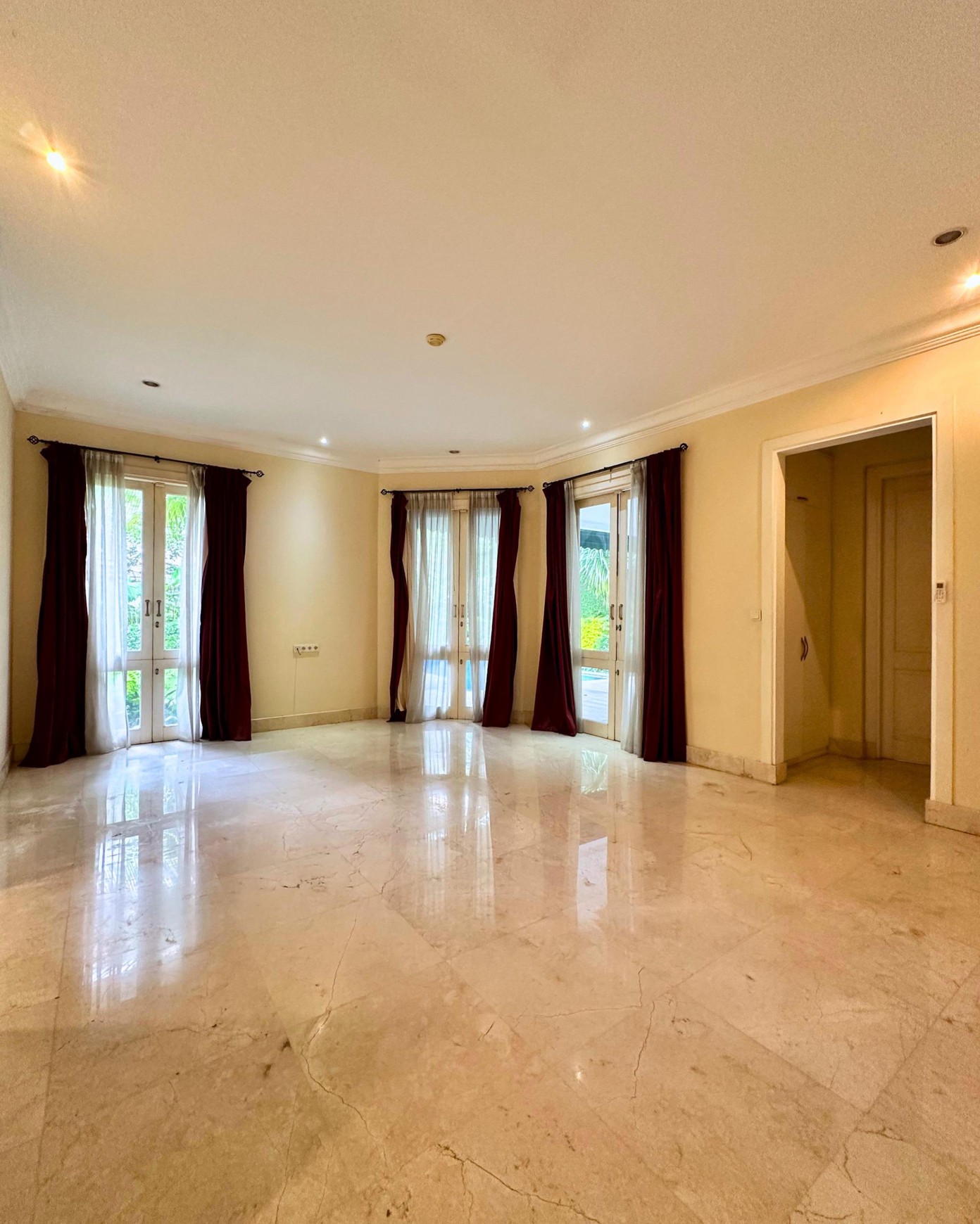 DIJUAL - RUMAH MEWAH DI SRIWIJAYA, SELONG - SUDUT PRESTISIUS SENOAPTI, KEBAYORAN BARU,JAKSEL.
